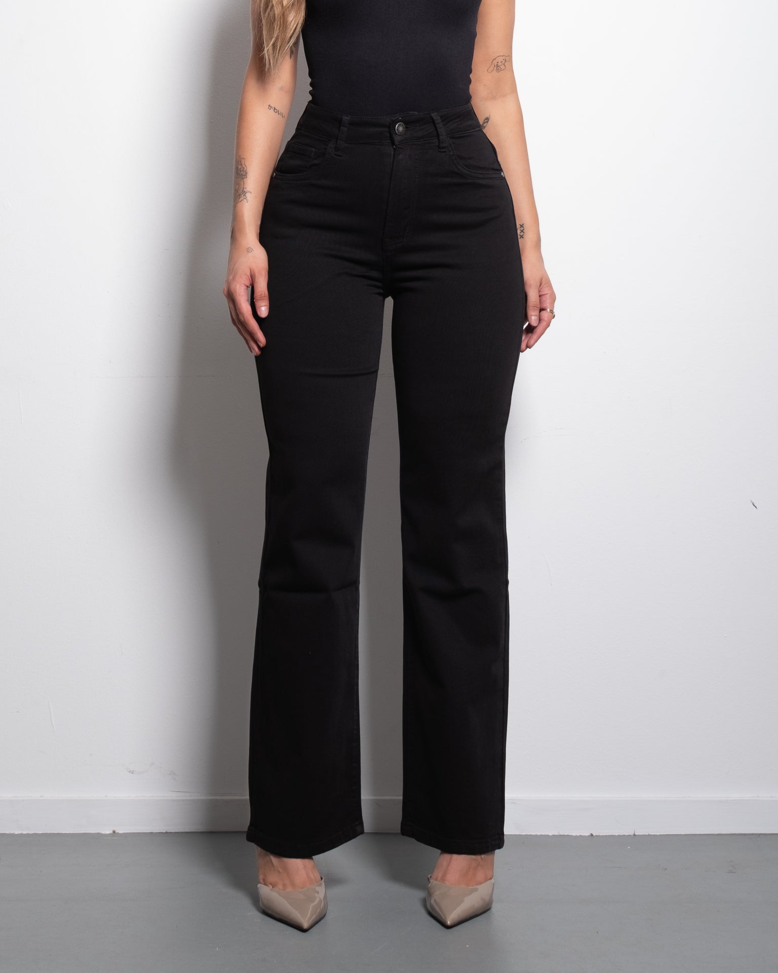 STRETCHY BLACK Straight Leg Jeans | SEISHIKI STUDIO