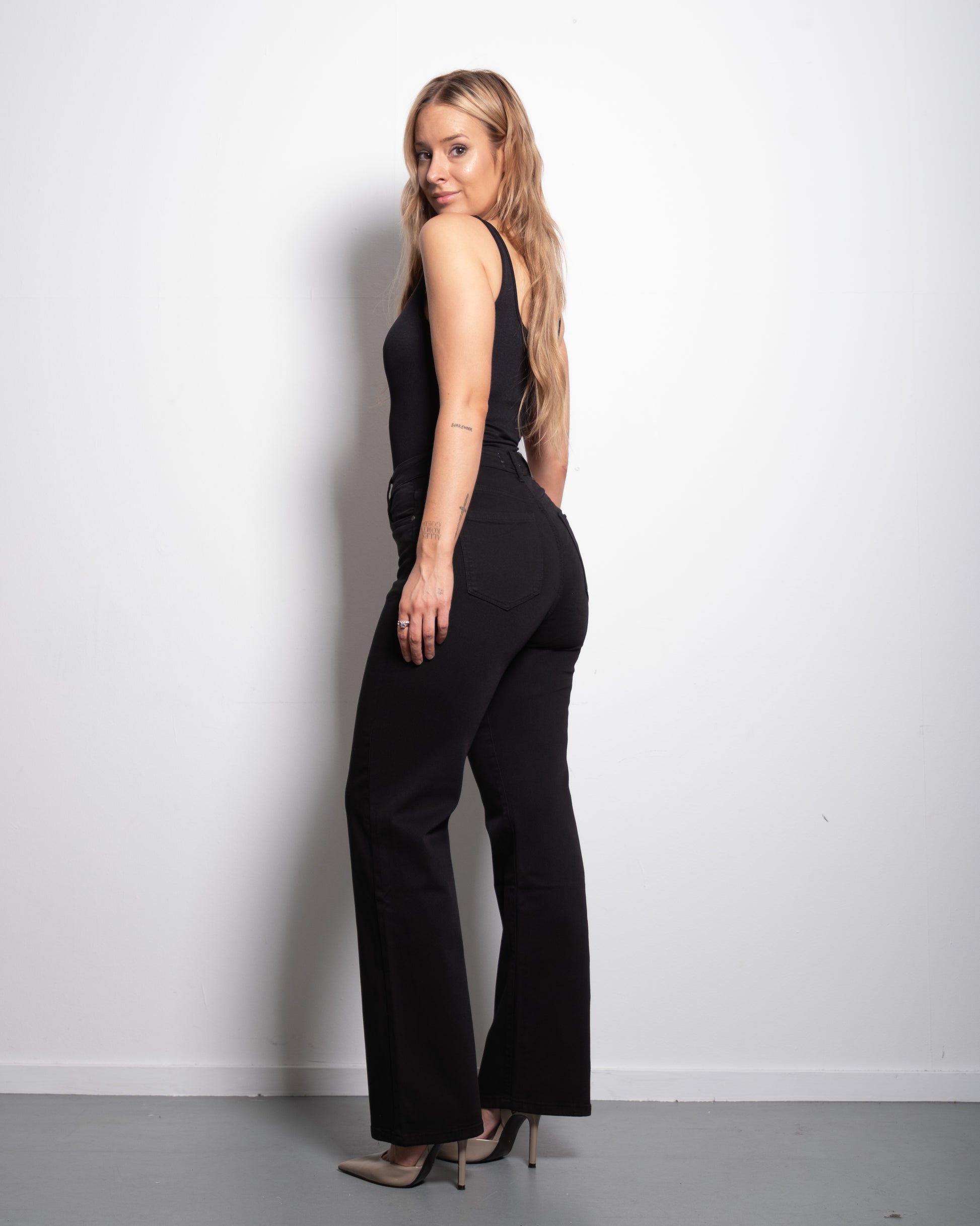 STRETCHY BLACK Straight Leg Jeans | SEISHIKI STUDIO