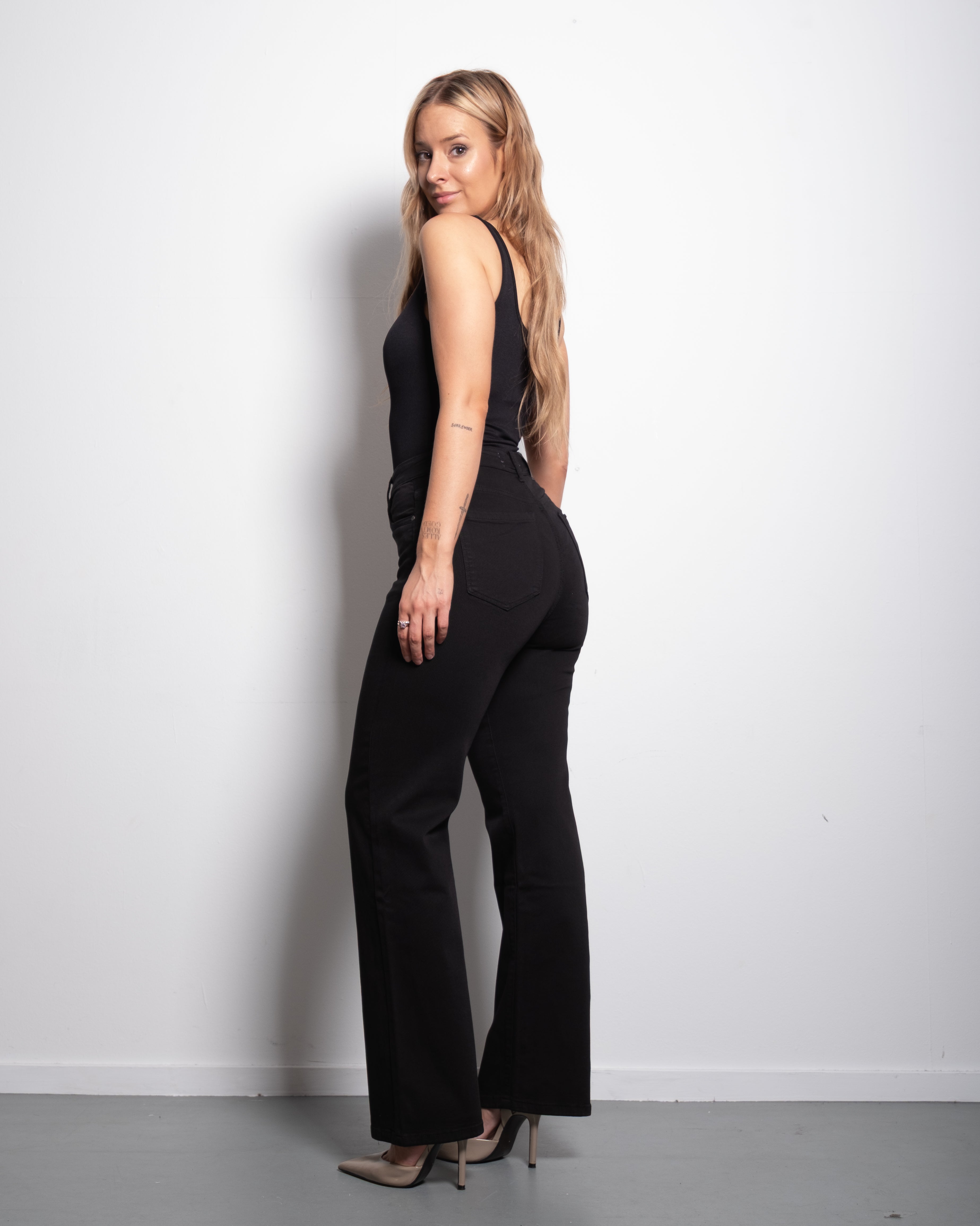 STRETCHY BLACK Straight Leg Jeans | SEISHIKI STUDIO