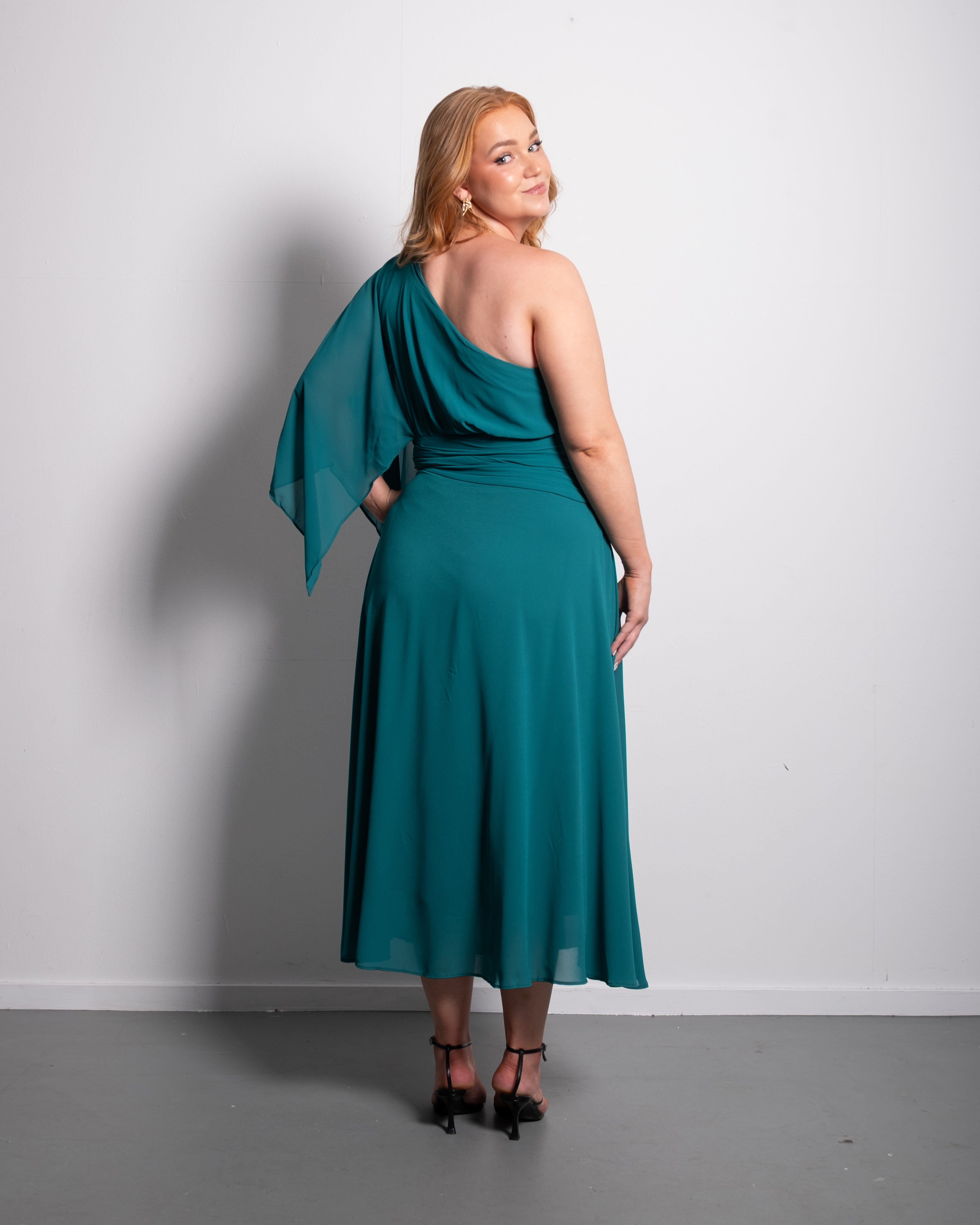 Curvy One Shoulder Pleated Midi Dress Green | SEISHIKI STUDIO
