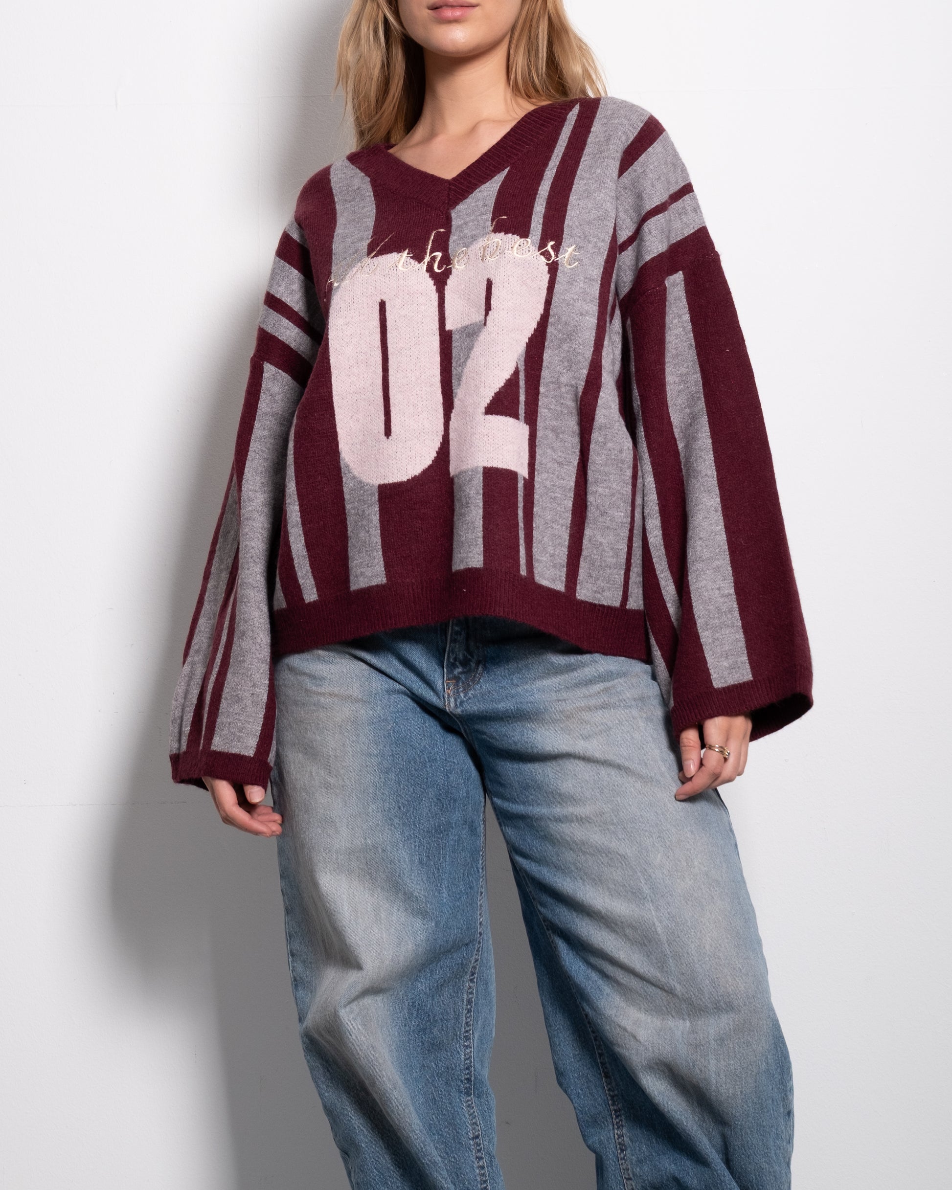 Varsity Stripe V-Neck Sweater Burgundy/Grey | SEISHIKI STUDIO