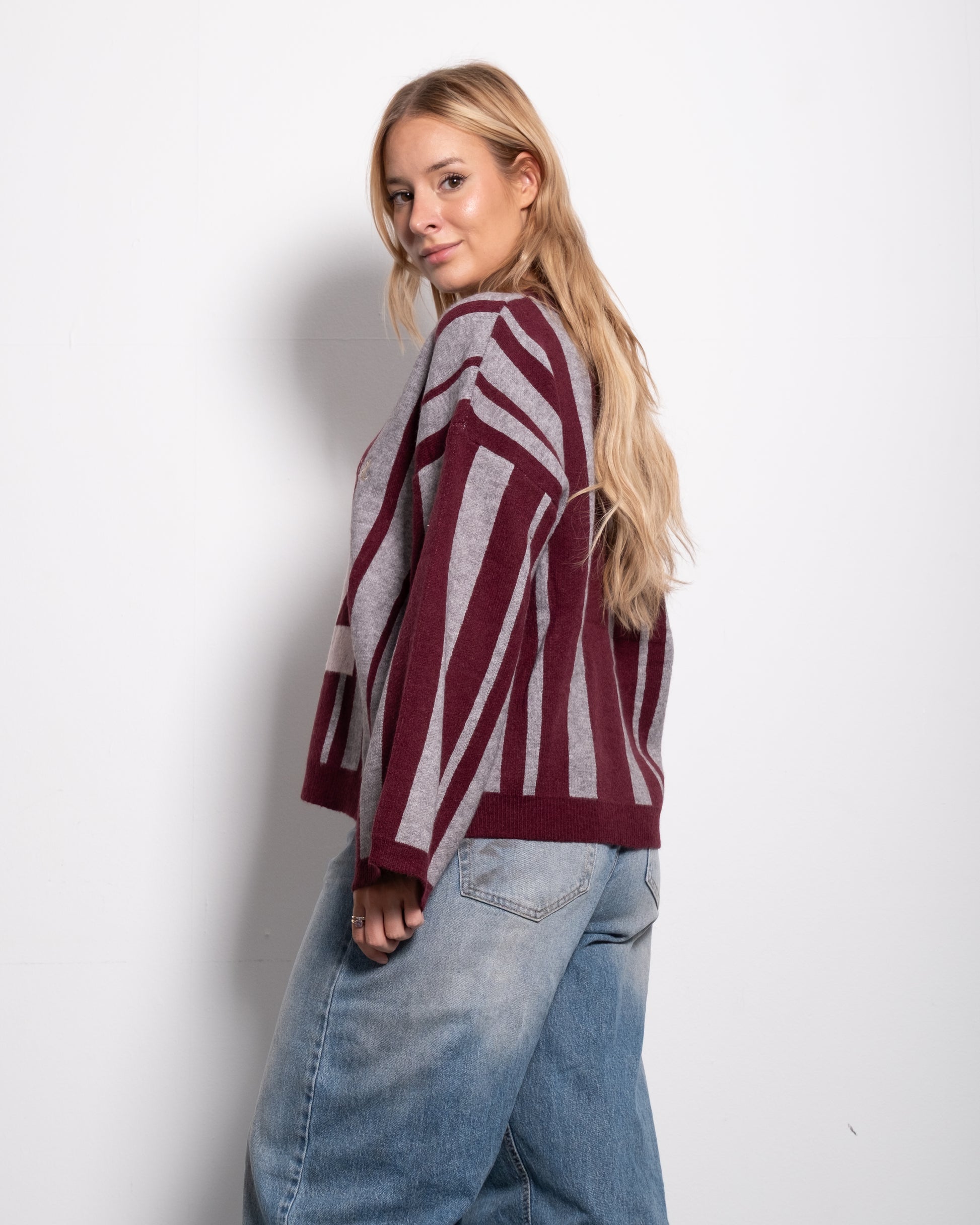 Varsity Stripe V-Neck Sweater Burgundy/Grey | SEISHIKI STUDIO