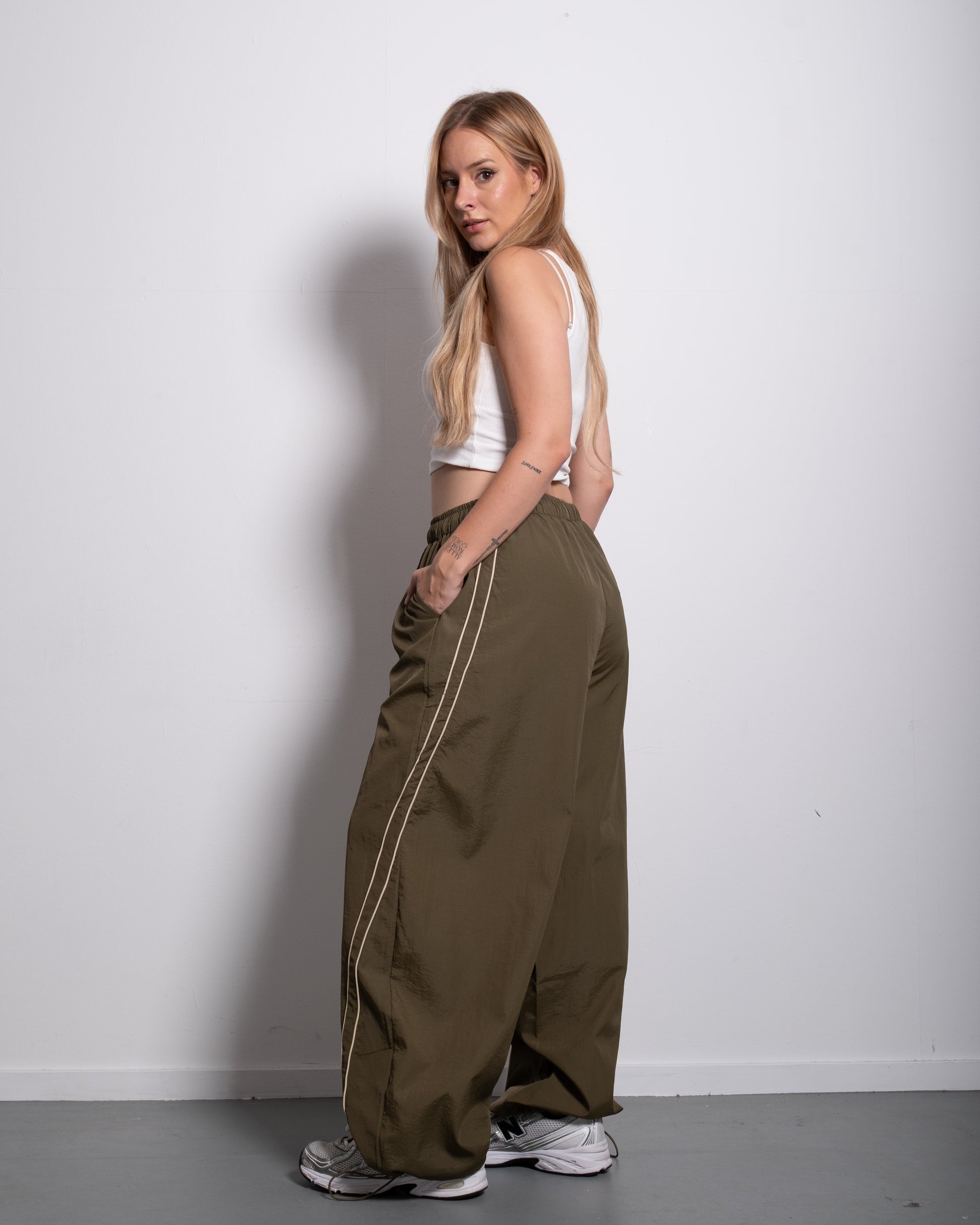 Wide Leg Contrast Piping Drawstring Track Pants Green | SEISHIKI STUDIO