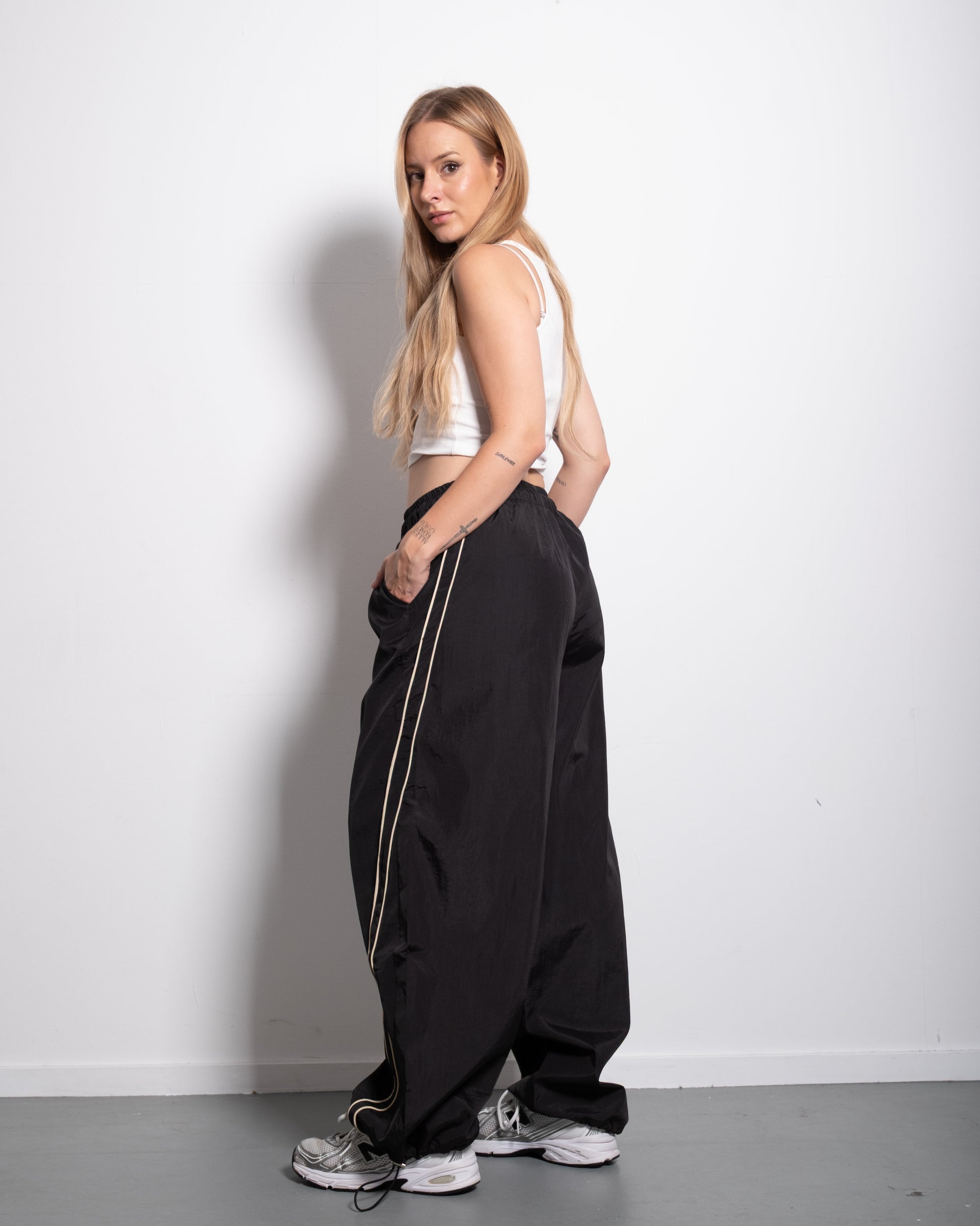 Wide Leg Contrast Piping Drawstring Track Pants Black | SEISHIKI STUDIO