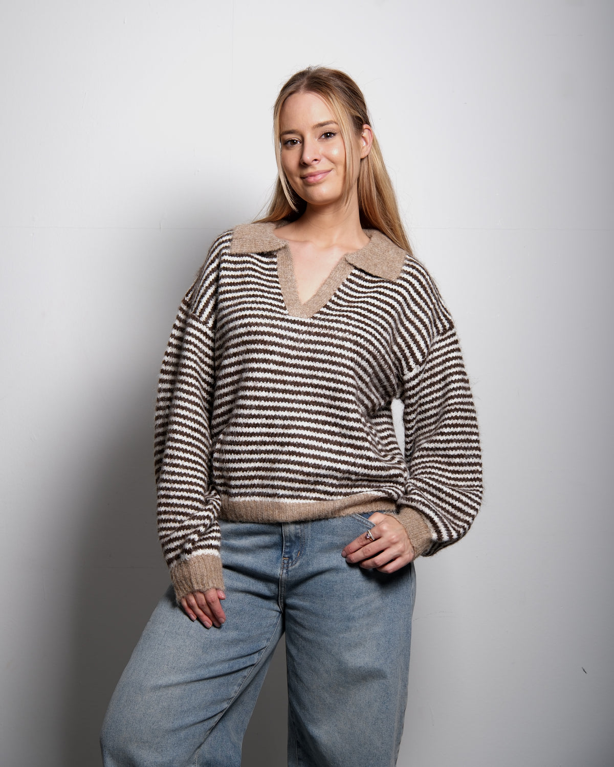 STRIPED COLLARED KNIT SWEATER BEIGE | SEISHIKI STUDIO