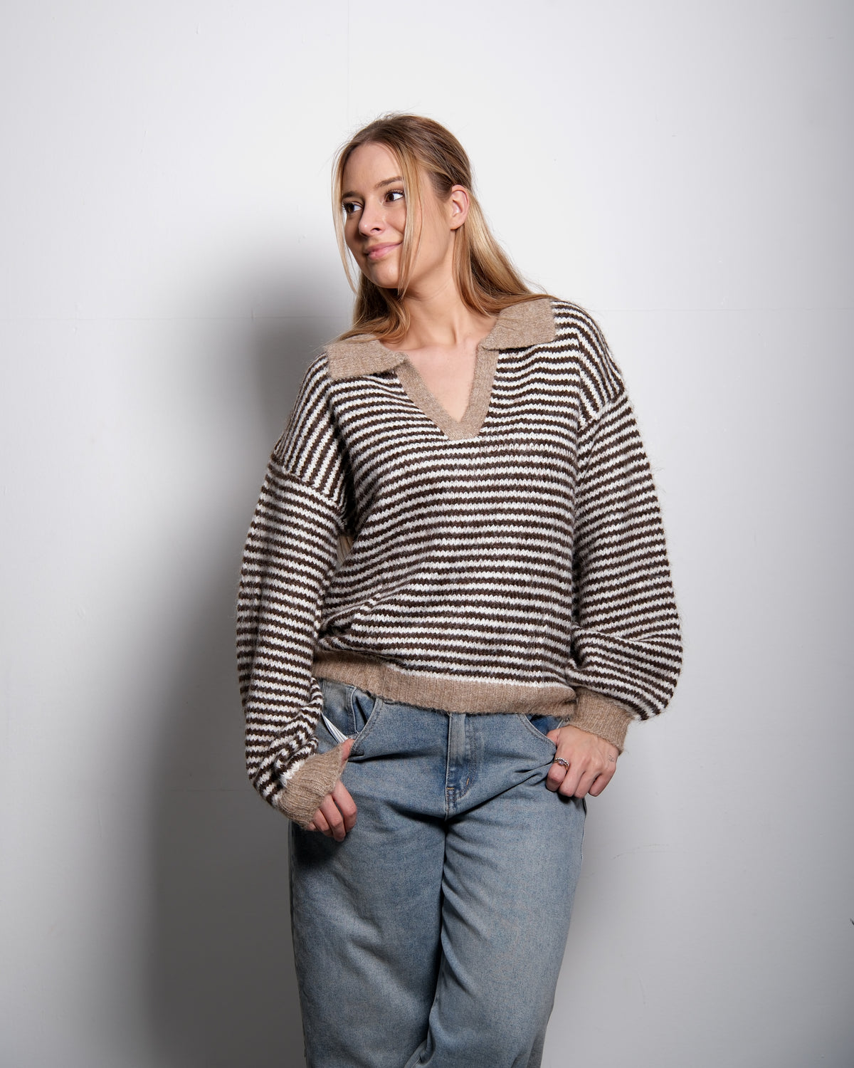STRIPED COLLARED KNIT SWEATER BEIGE | SEISHIKI STUDIO