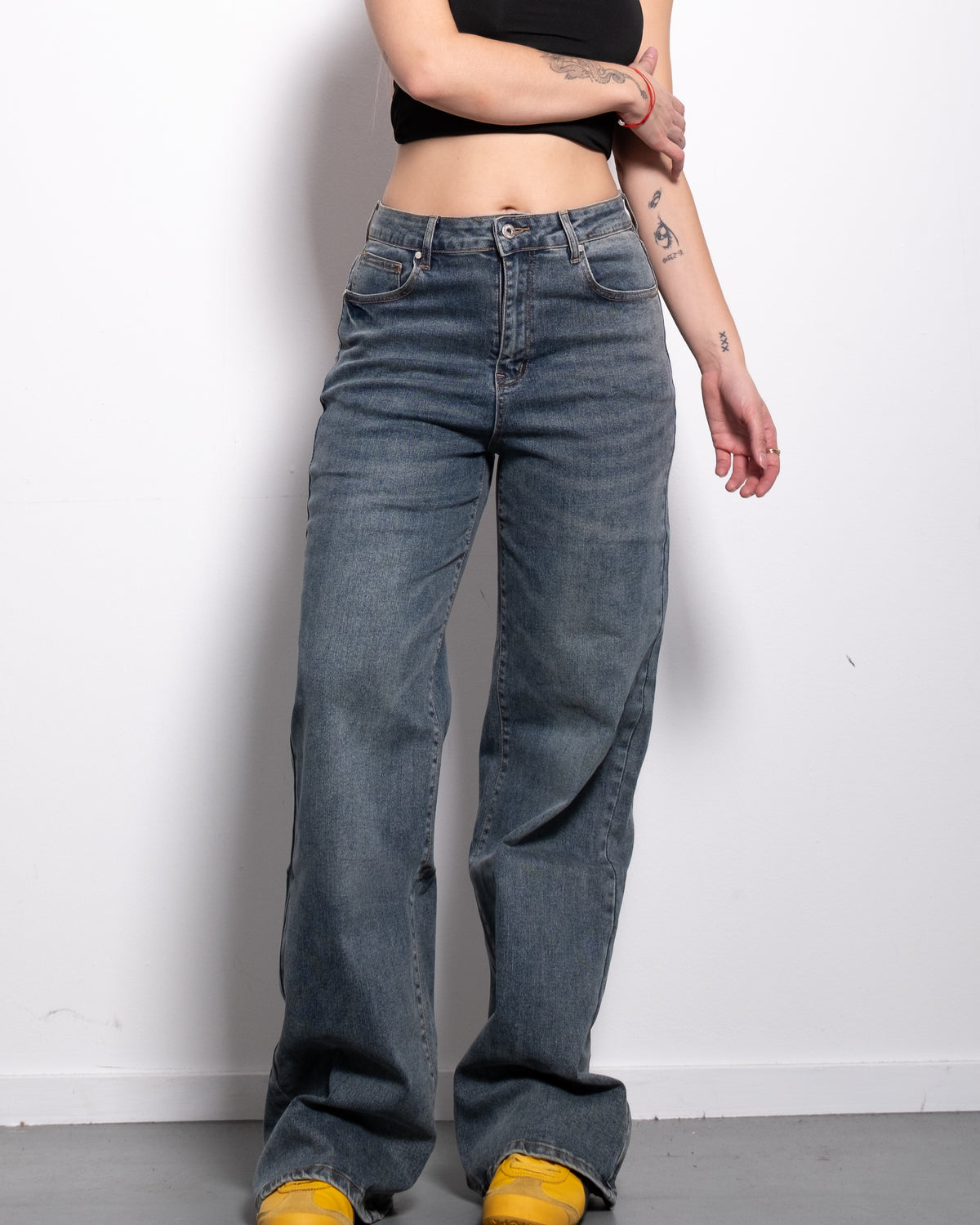 INSEAM 82CM - DIRTY DARK WASH WIDE LEG JEANS WITH SHADING AND PINK PATCH | SEISHIKI STUDIO
