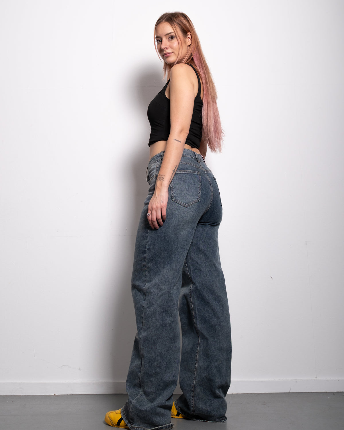 INSEAM 82CM - DIRTY DARK WASH WIDE LEG JEANS WITH SHADING AND PINK PATCH | SEISHIKI STUDIO