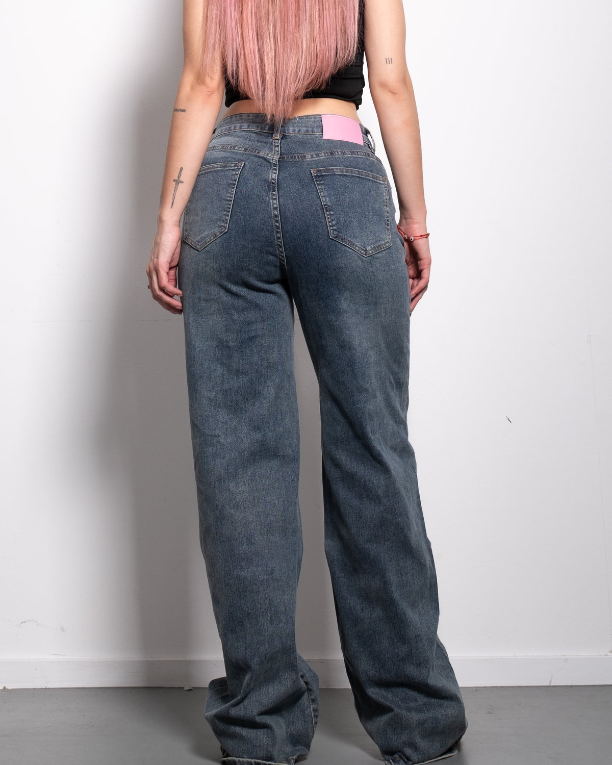 INSEAM 82CM - DIRTY DARK WASH WIDE LEG JEANS WITH SHADING AND PINK PATCH | SEISHIKI STUDIO