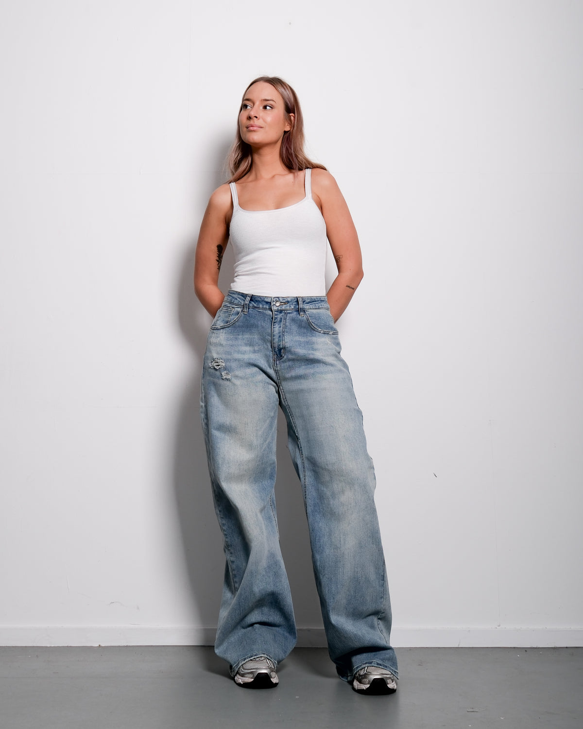 The Stretchy Baggy Jeans Medium Wash with Rips, curvy fit, 80 cm inseam – SEISHIKI STUDIO
