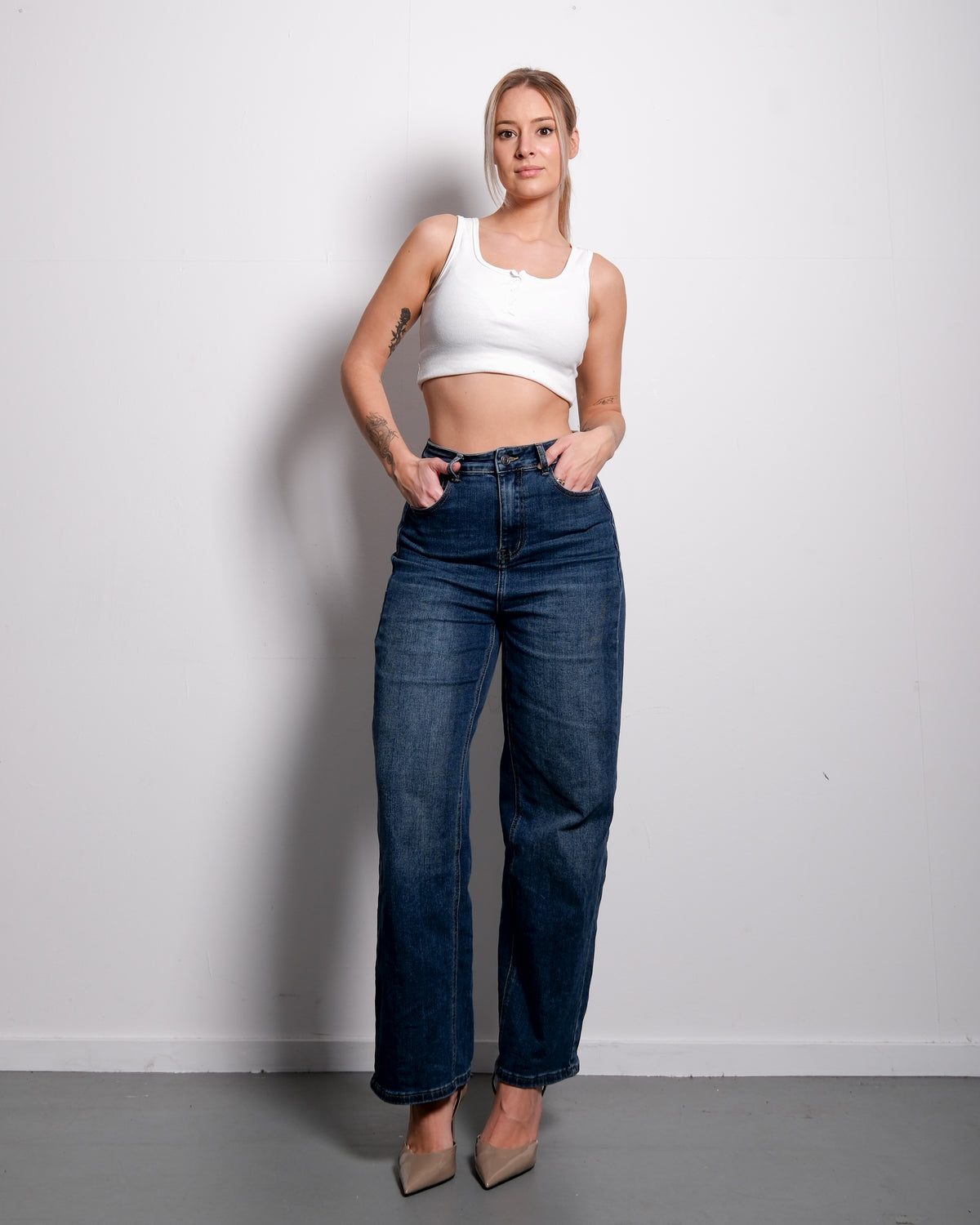 Stretchy Dark Vintage Wash Balloon Jeans with Pink Patch, curvy fit, 72 cm inseam – SEISHIKI STUDIO