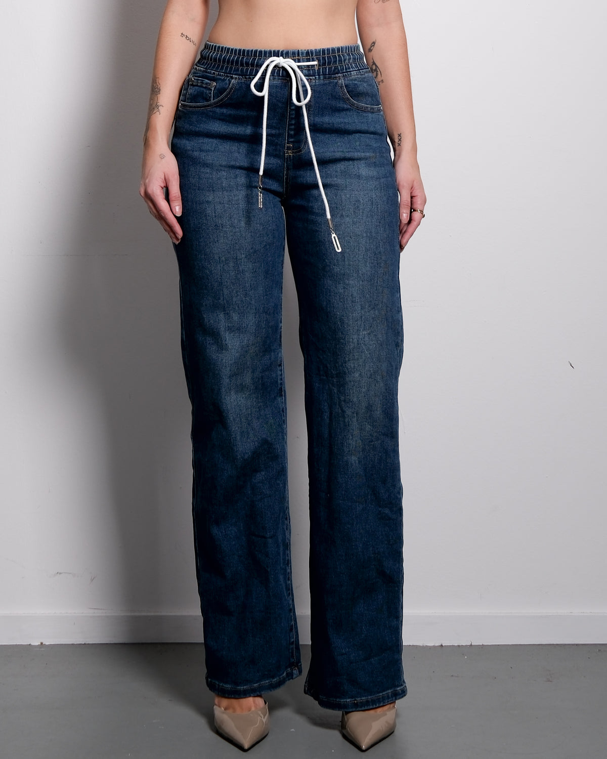 Medium Wash Wide Leg Jeans with White Drawstring and College Patch, curvy fit, 78 cm inseam – SEISHIKI STUDIO