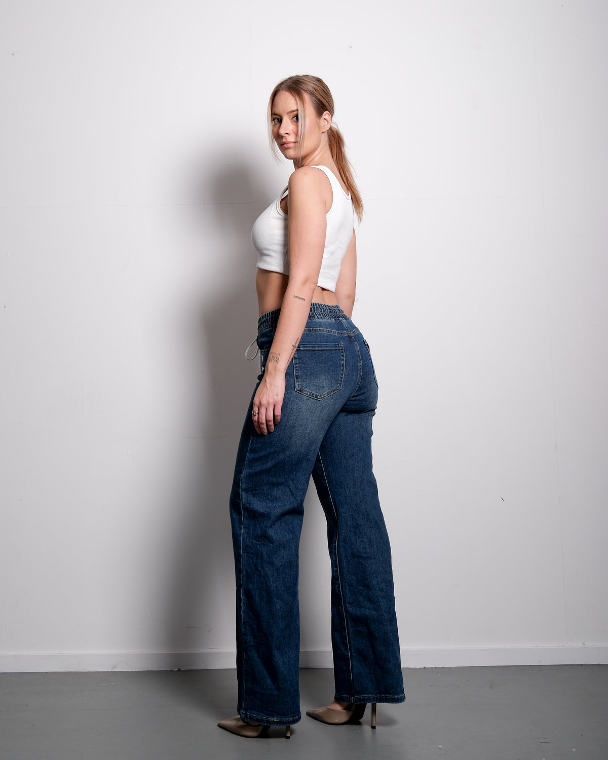 Medium Wash Wide Leg Jeans with White Drawstring and College Patch, curvy fit, 78 cm inseam – SEISHIKI STUDIO