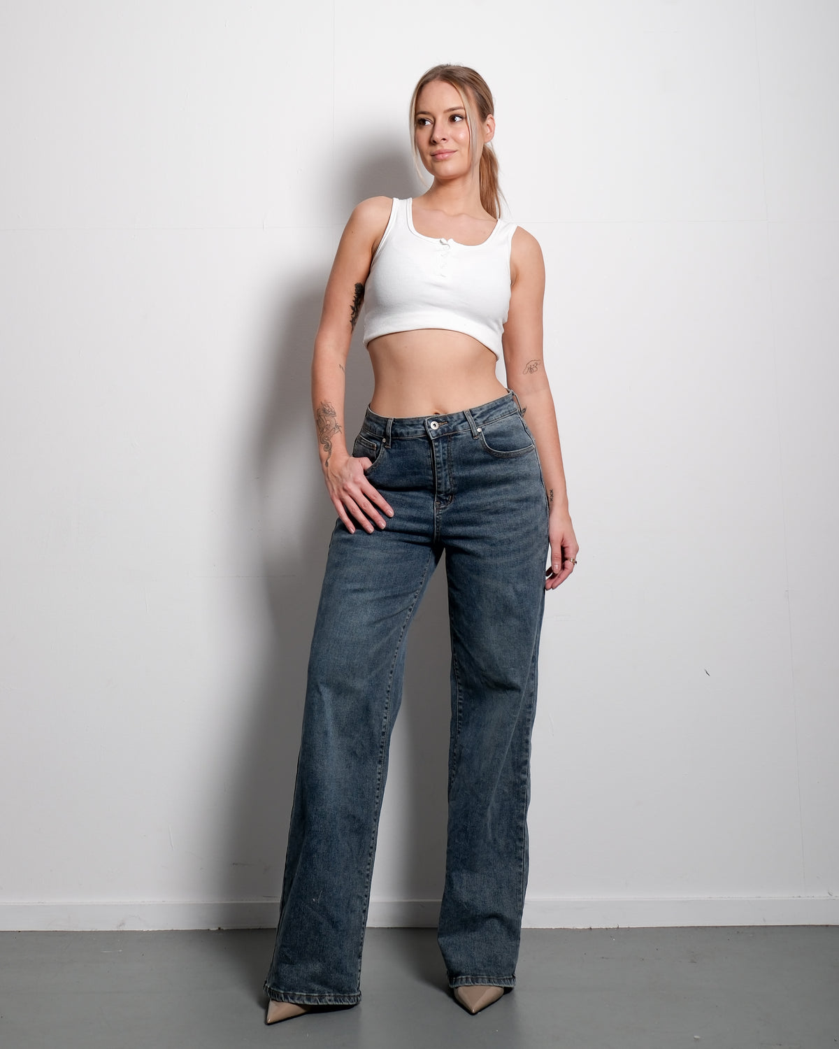 Dirty Dark Wash Wide Leg Jeans with Shading and Pink Patch, curvy fit, 82 cm inseam – SEISHIKI STUDIO