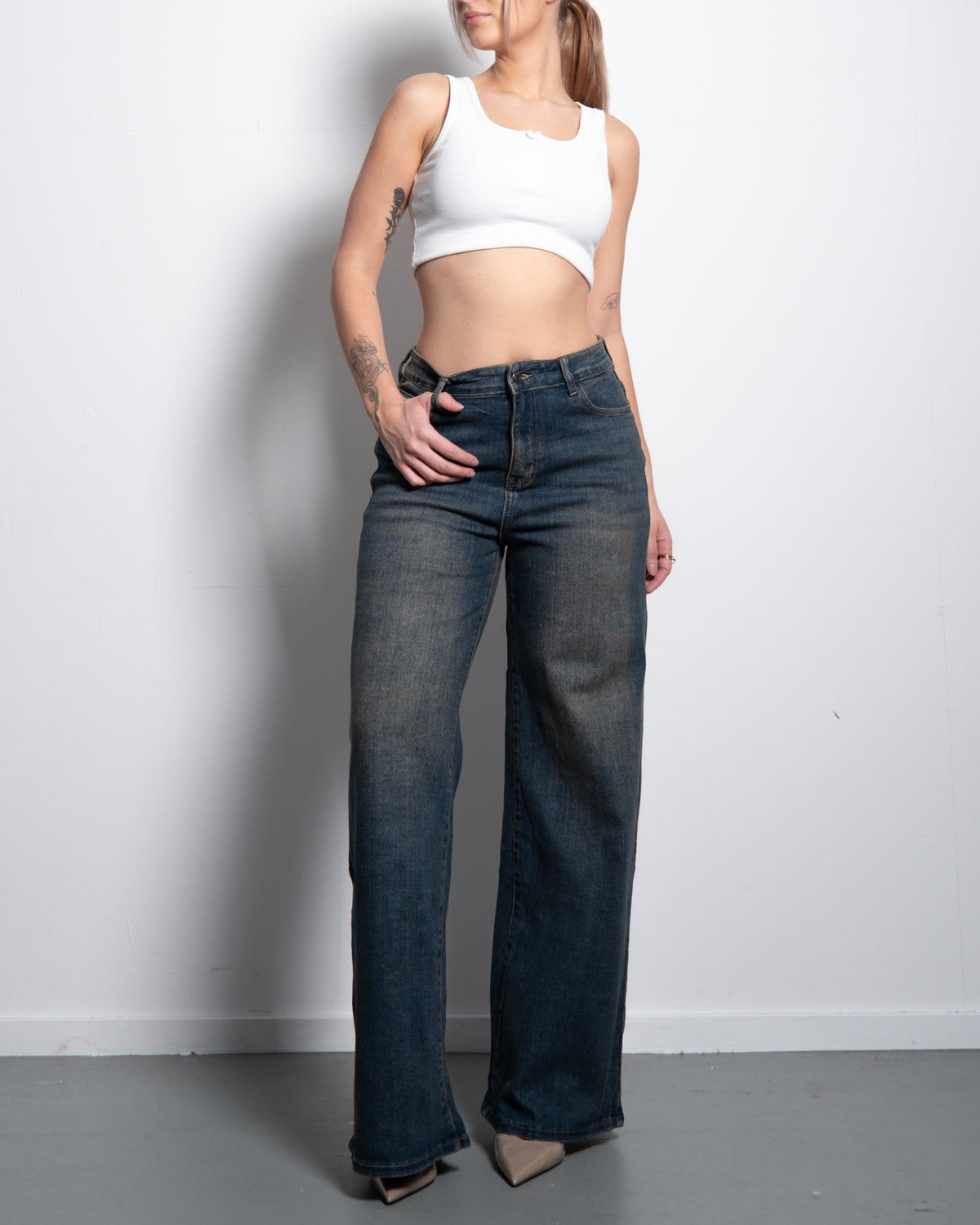 Stretchy Medium Vintage Wash Wide Leg Jeans, curvy fit, 79 cm inseam – SEISHIKI STUDIO