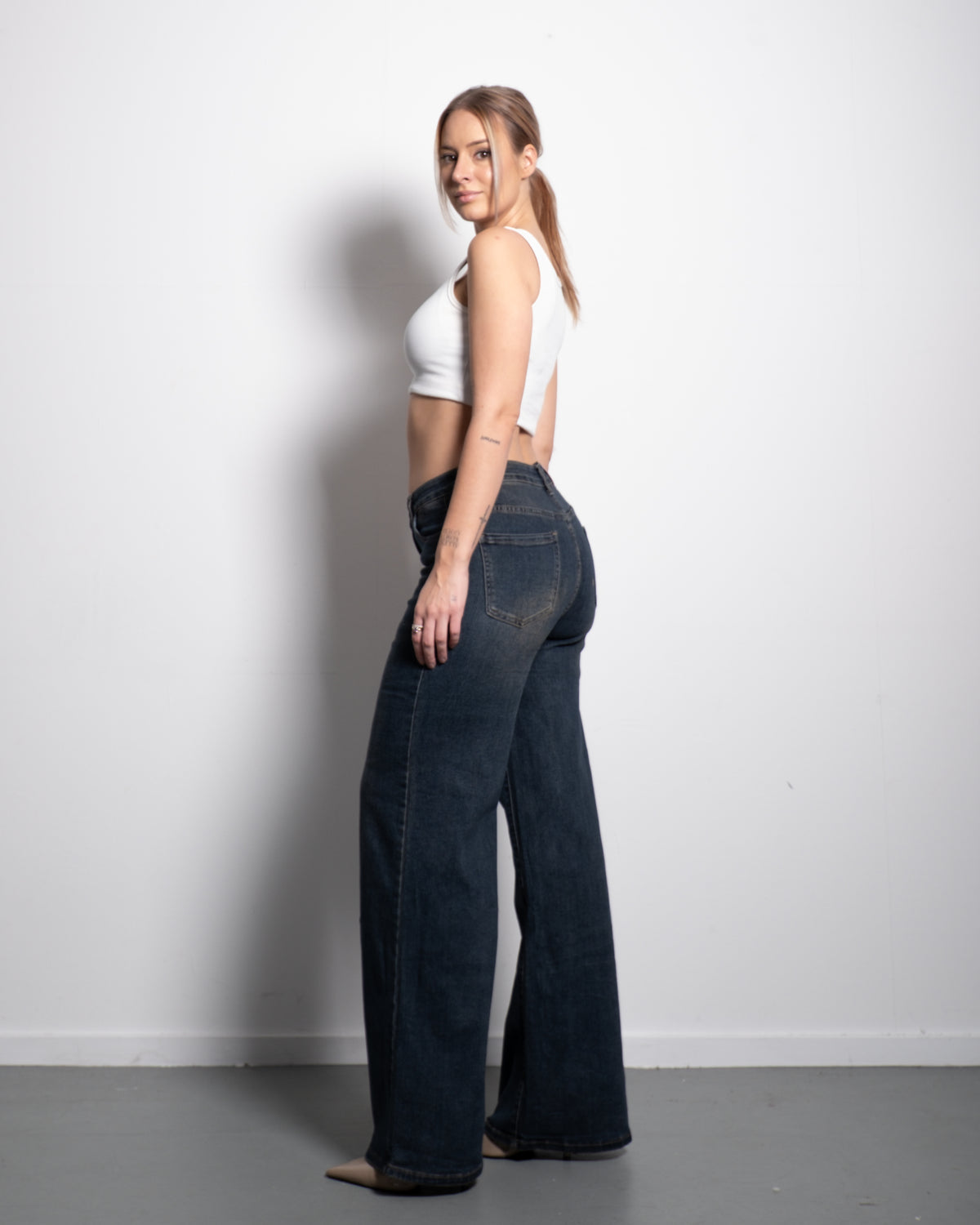Stretchy Dark Vintage Wash Wide Leg Jeans, curvy fit, 79 cm inseam – SEISHIKI STUDIO