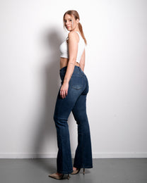 Stretchy Medium Wash Flare Jeans, curvy fit, 80 cm inseam – SEISHIKI STUDIO