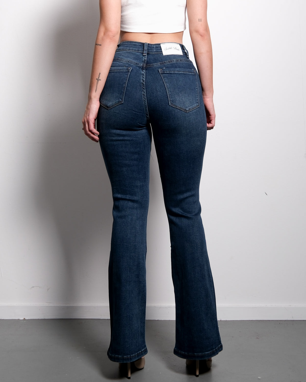 Stretchy Medium Wash Flare Jeans, curvy fit, 80 cm inseam – SEISHIKI STUDIO