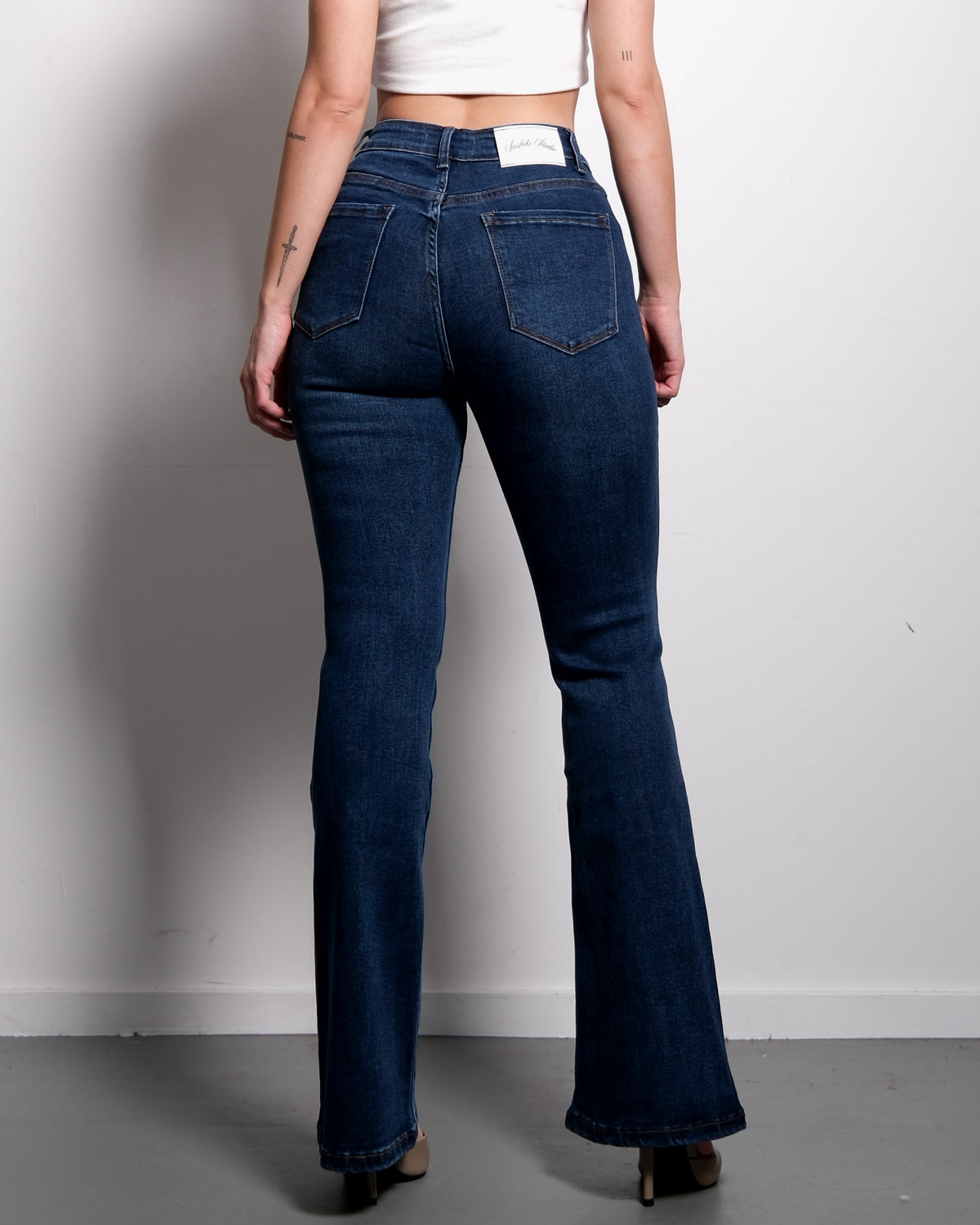 Stretchy Dark Wash Flare Jeans, curvy fit, 80 cm inseam – SEISHIKI STUDIO