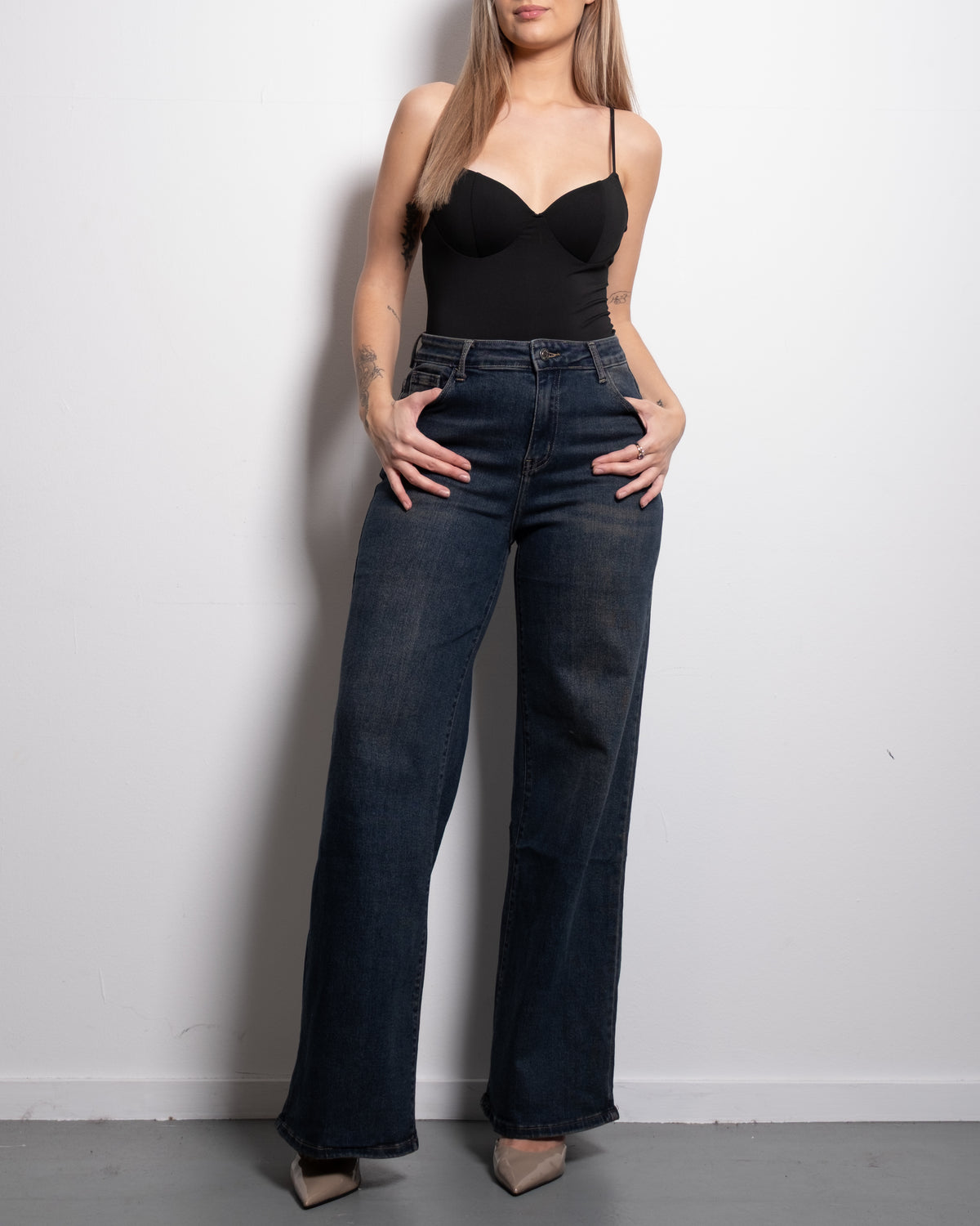 Stretchy Dark Vintage Wash Wide Leg Jeans, curvy fit, 79 cm inseam – SEISHIKI STUDIO