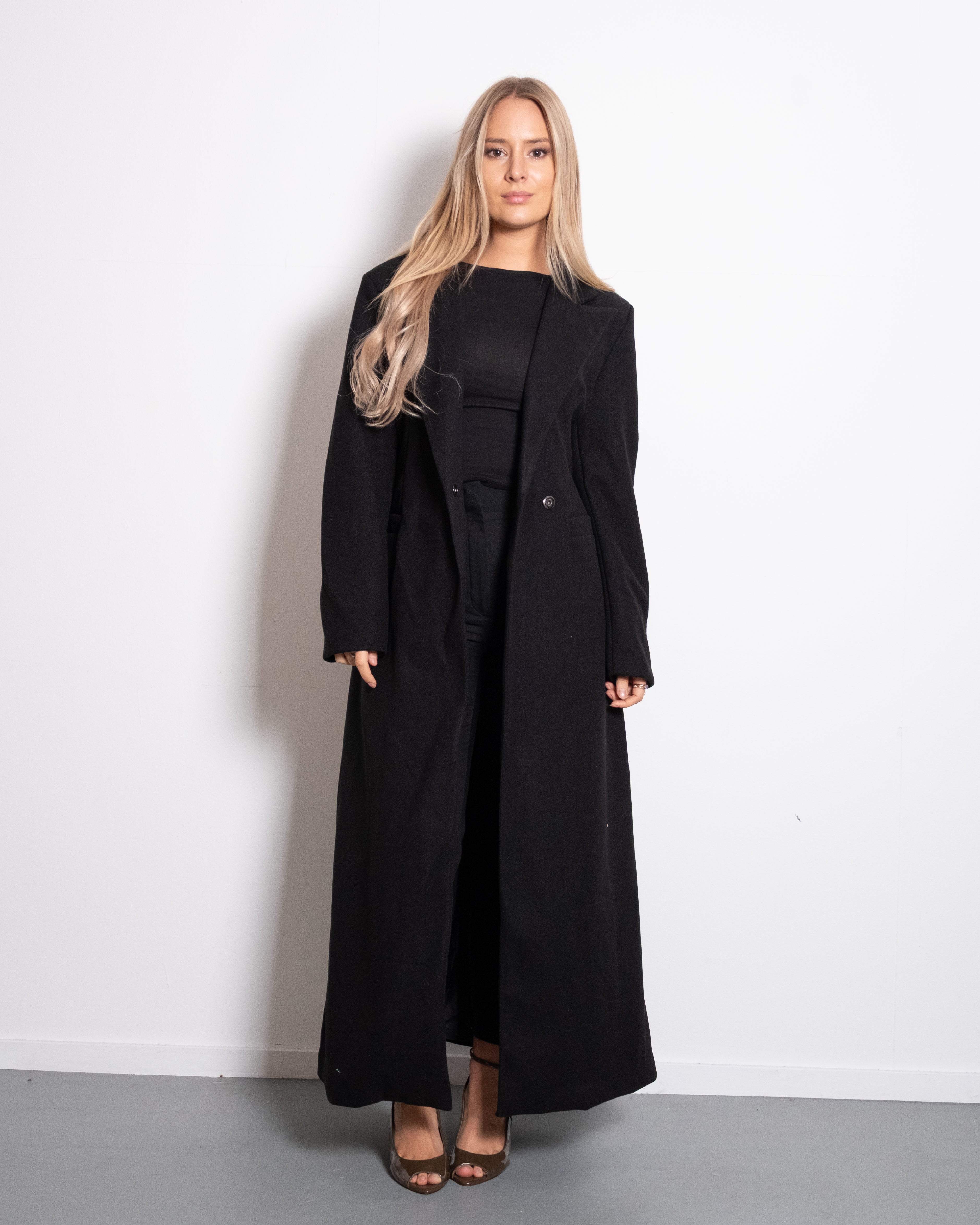LONG COAT WITH FRONT SEAM BLACK