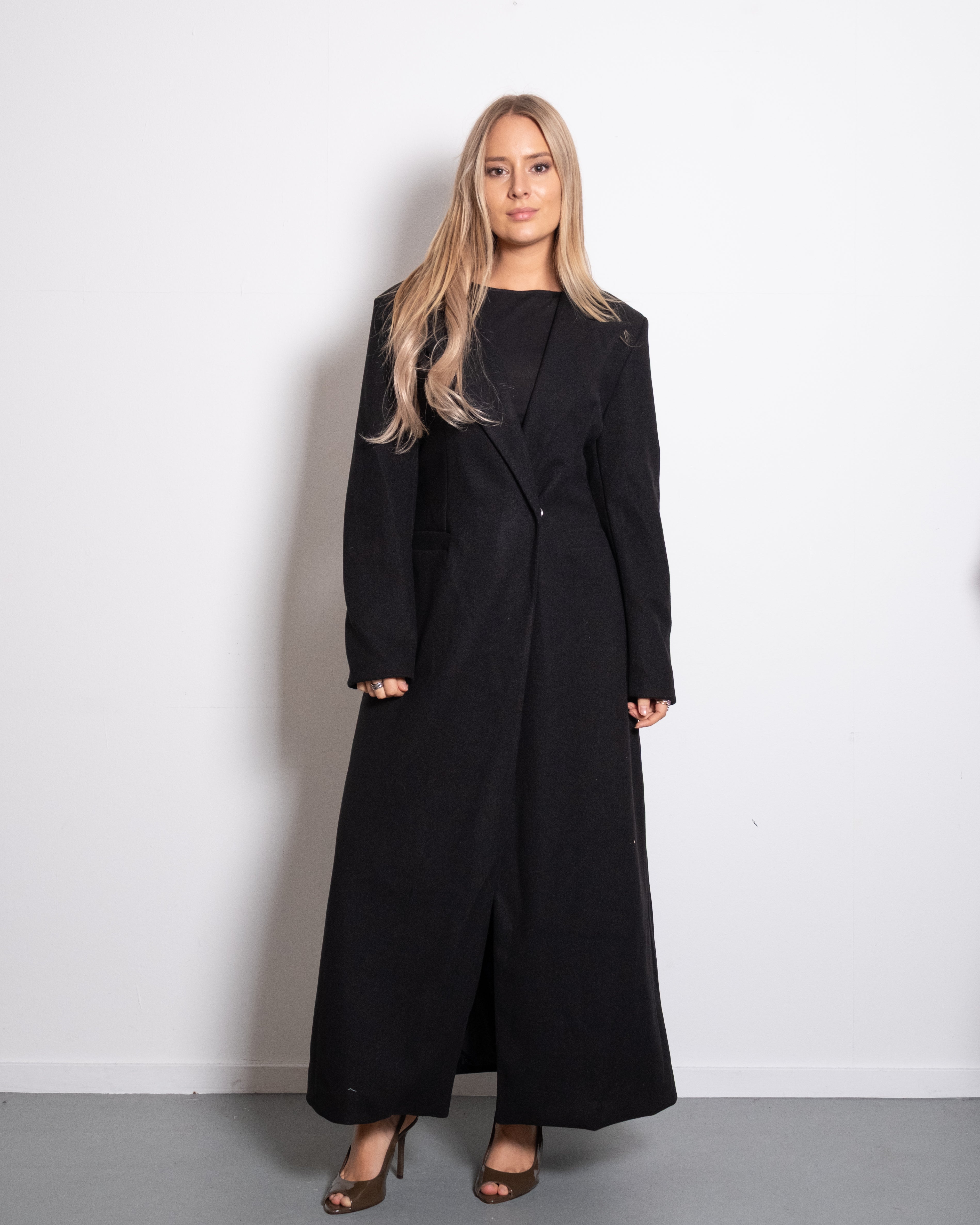 LONG COAT WITH FRONT SEAM BLACK