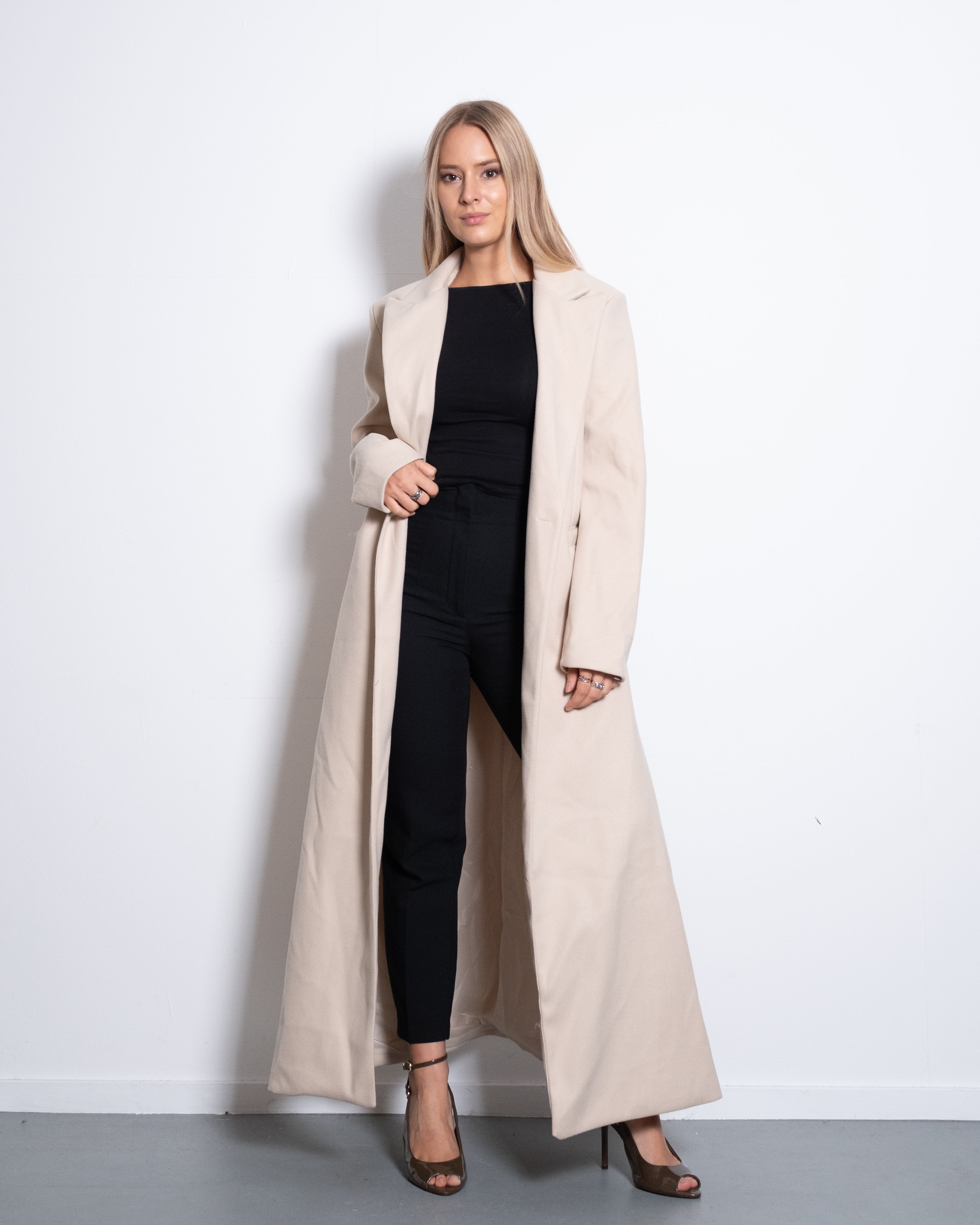 LONG COAT WITH FRONT SEAM BEIGE