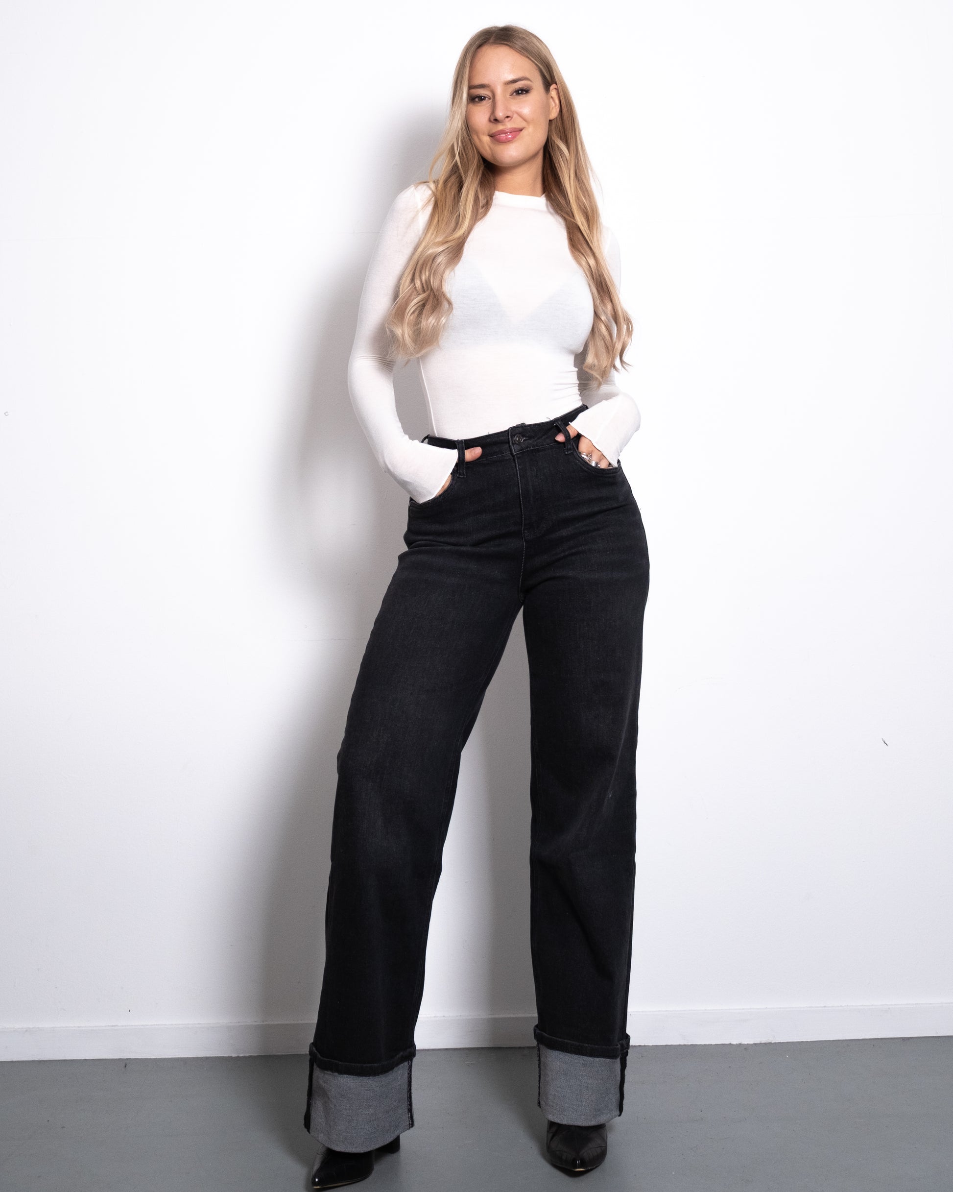 BLACK WIDE LEG JEANS WITH FOLDED BOTTOM - IL 74CM