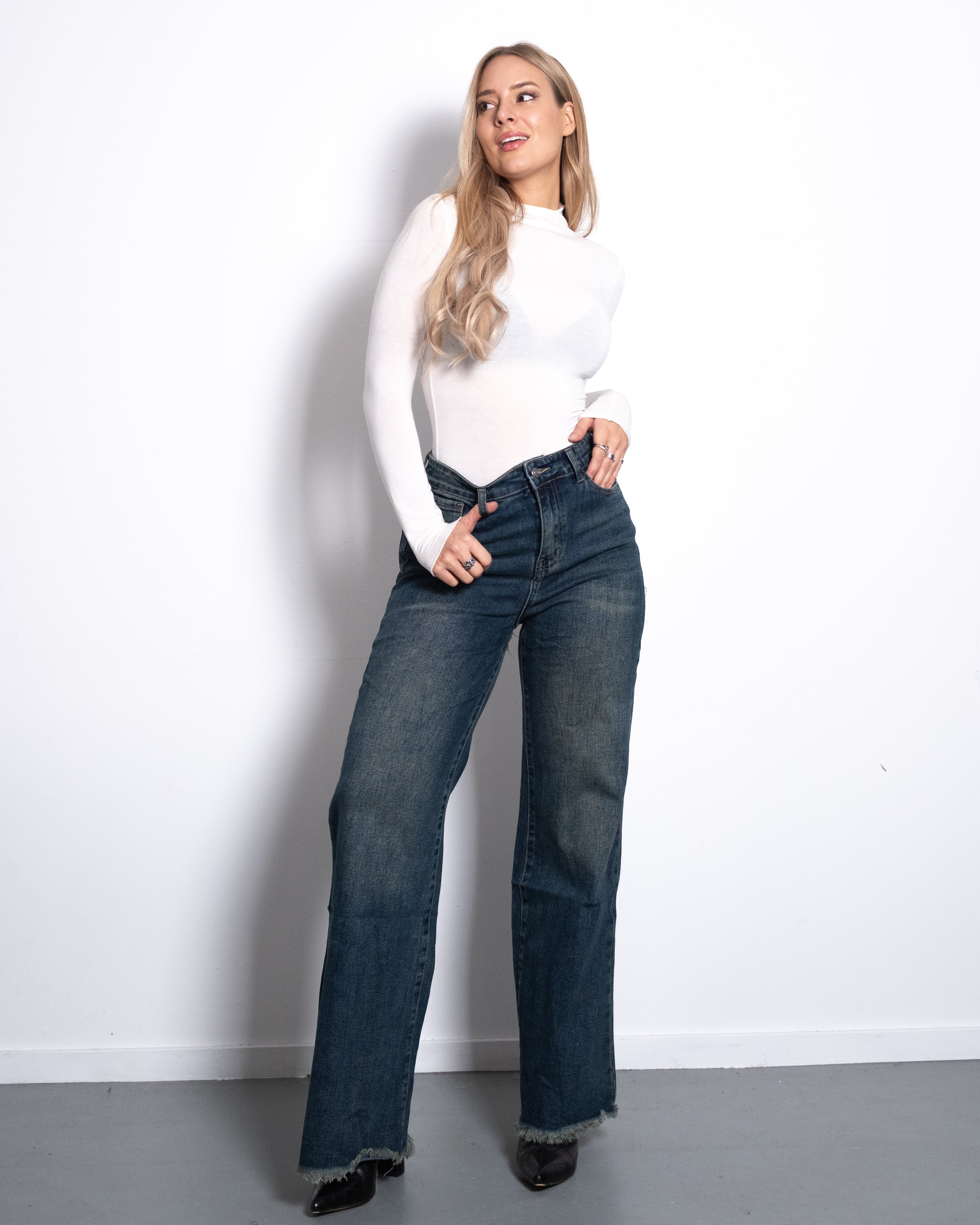 WIDE LEG JEANS WITH FRAYED HEM ACID WASH