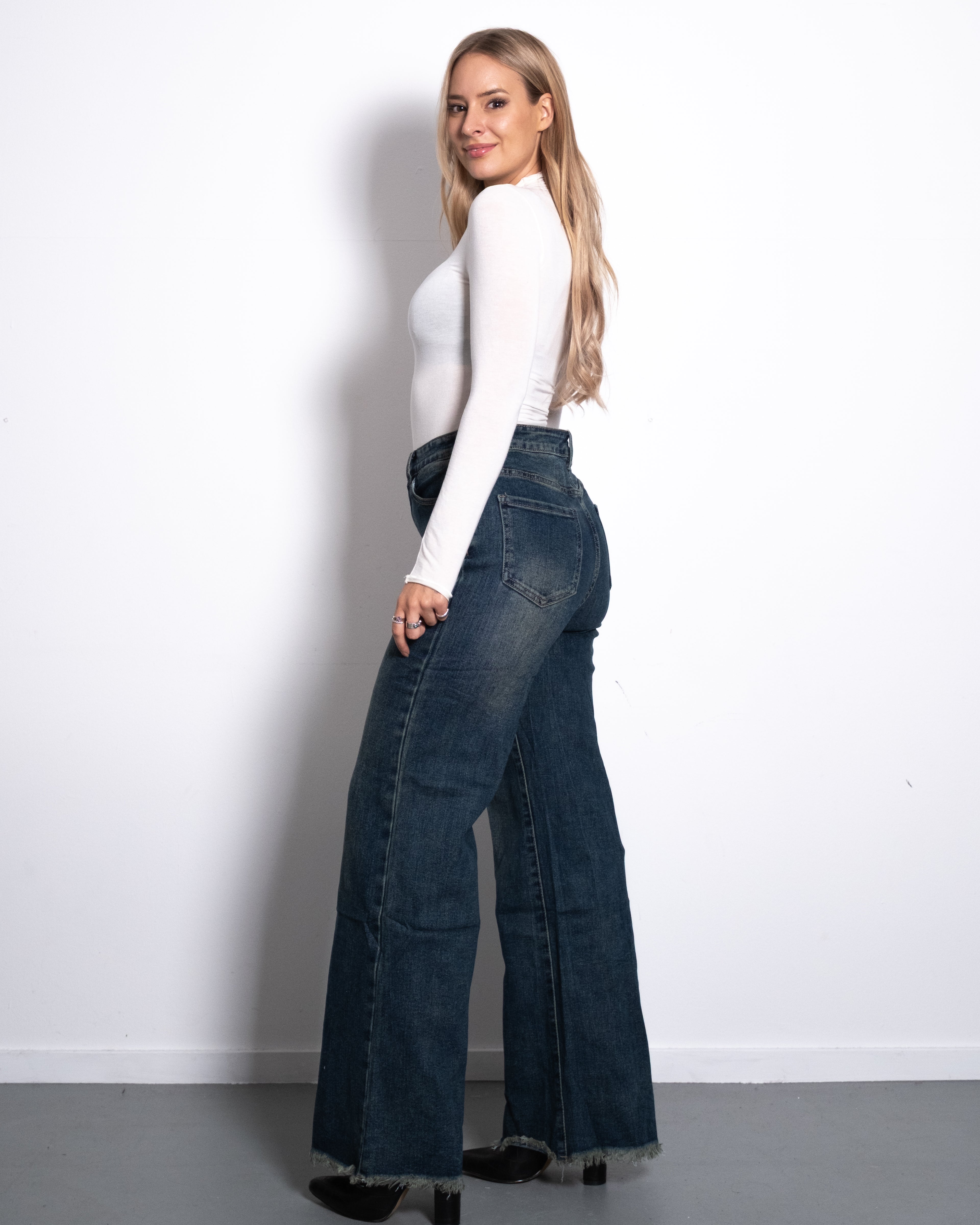 WIDE LEG JEANS WITH FRAYED HEM ACID WASH