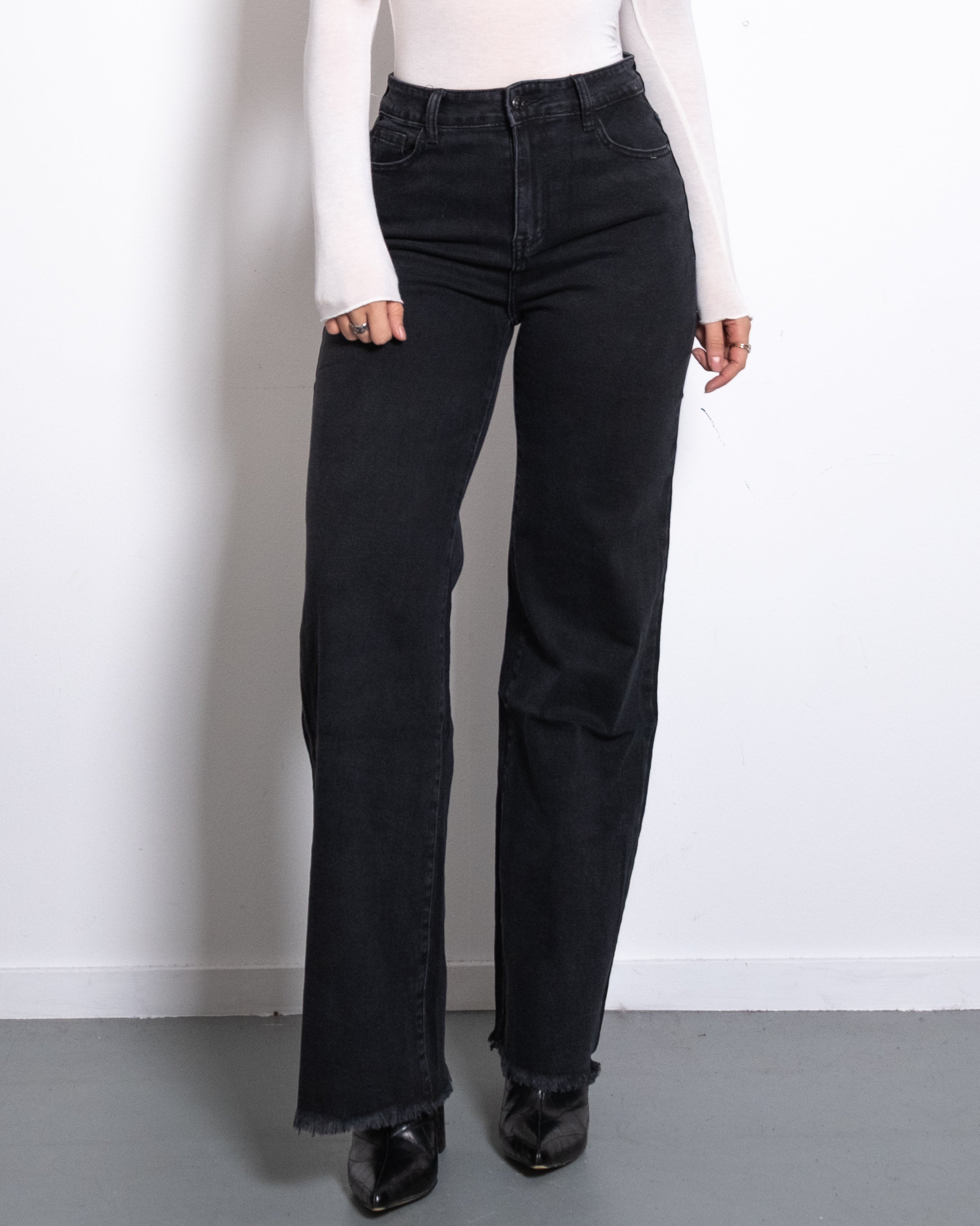 WIDE LEG JEANS WITH FRAYED HEM BLACK
