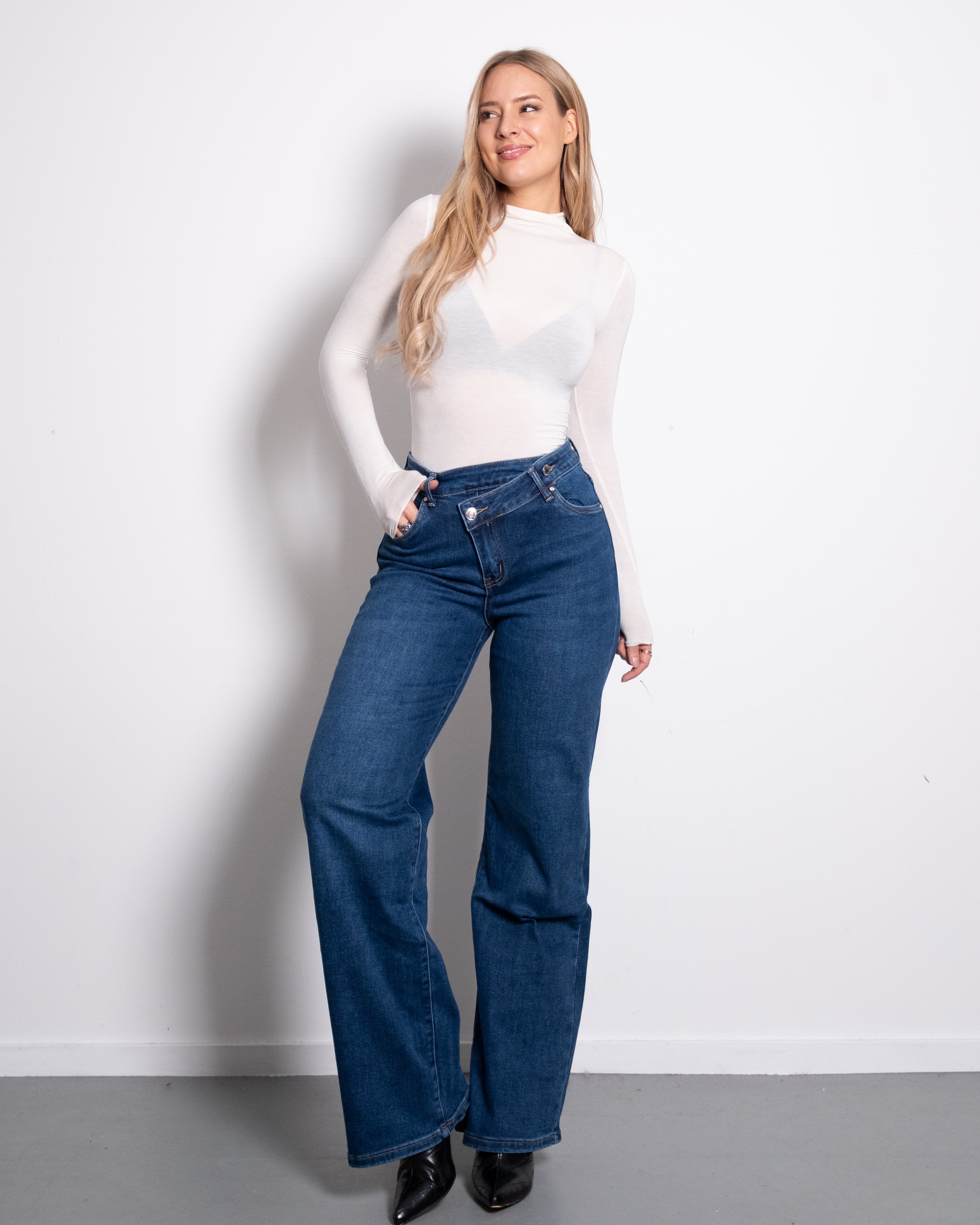DARK BLUE WIDE LEG JEANS WITH SLANTED BUTTON - INSEAM 81CM