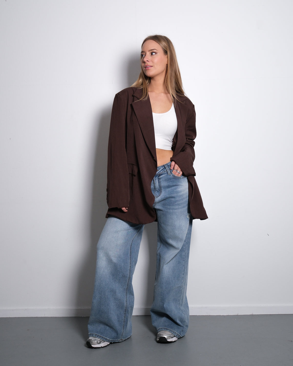 SIDE BUTTON SPLIT BACK BLAZER BROWN
