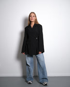 SIDE BUTTON SPLIT BACK BLAZER BLACK