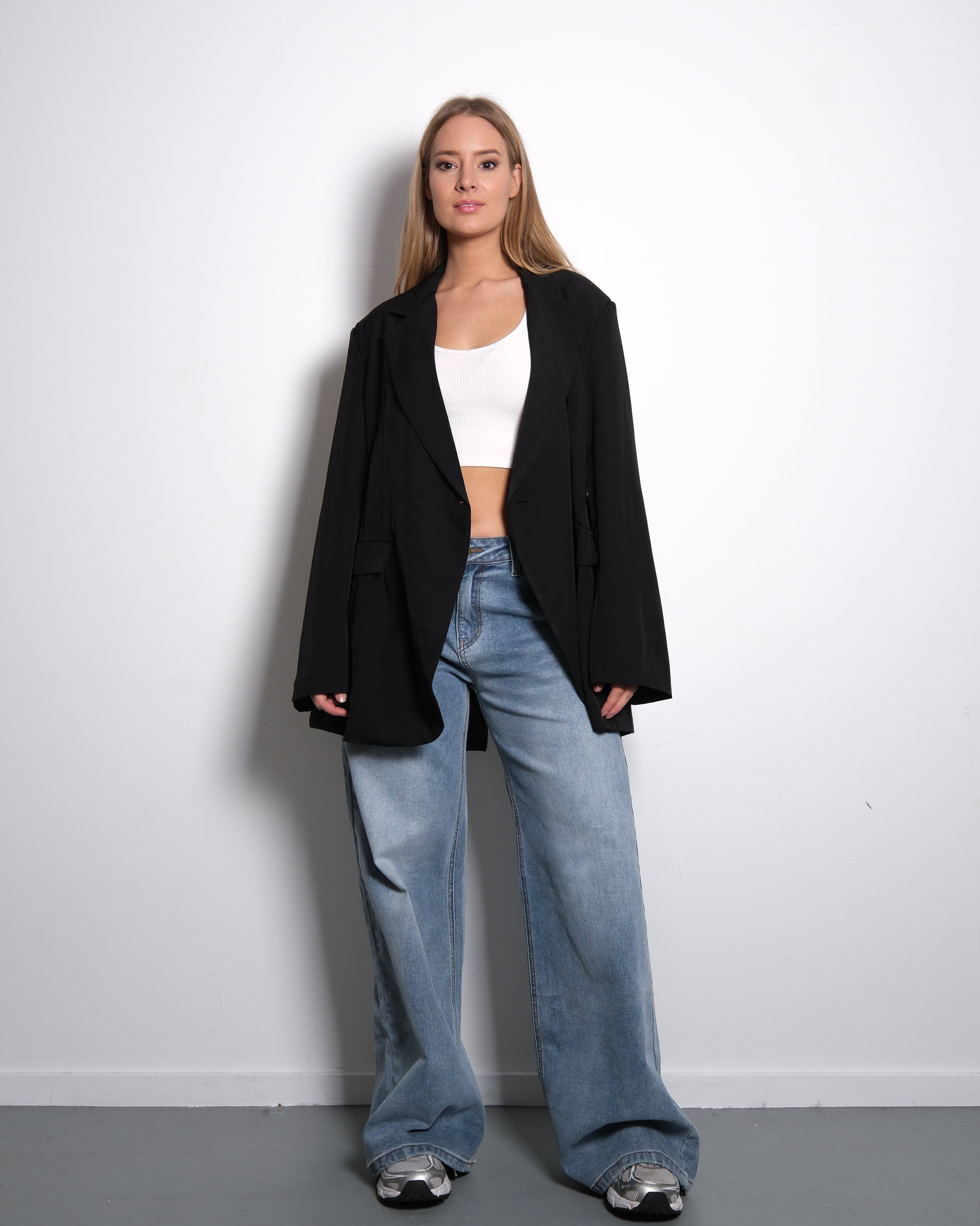 SIDE BUTTON SPLIT BACK BLAZER BLACK