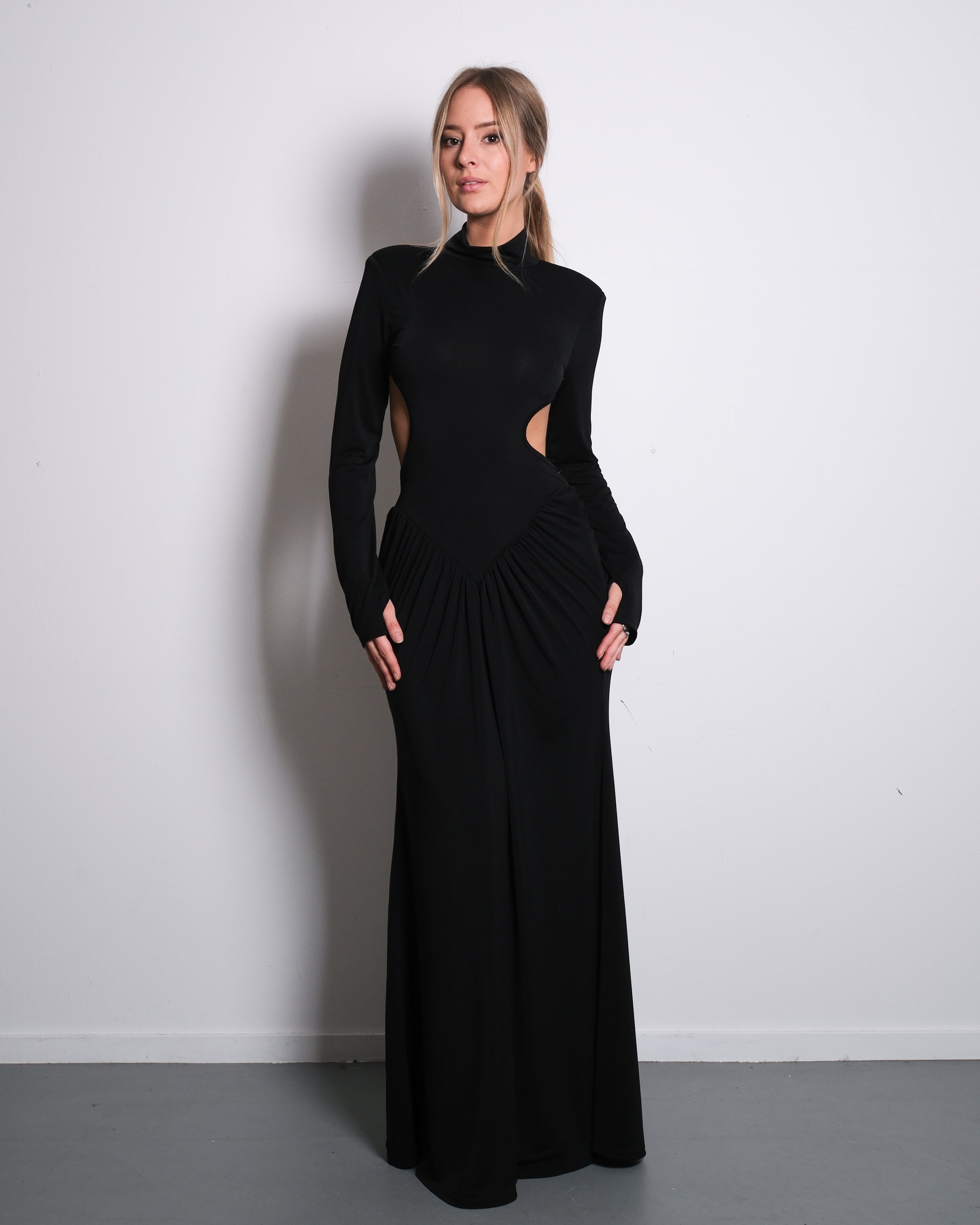 STRETCHY SIDE CUTOUT OPEN BACK DETAIL DRESS BLACK