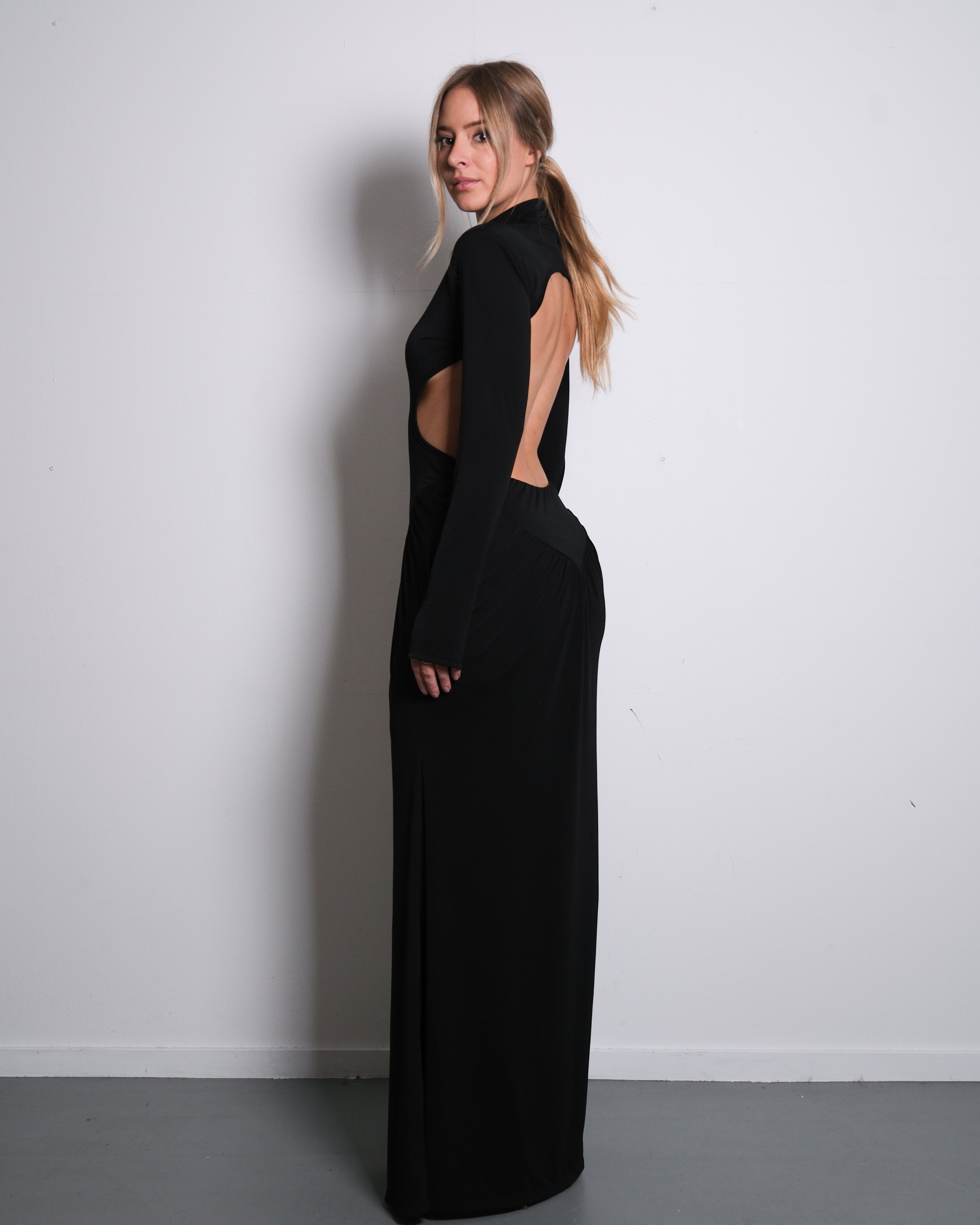 STRETCHY SIDE CUTOUT OPEN BACK DETAIL DRESS BLACK
