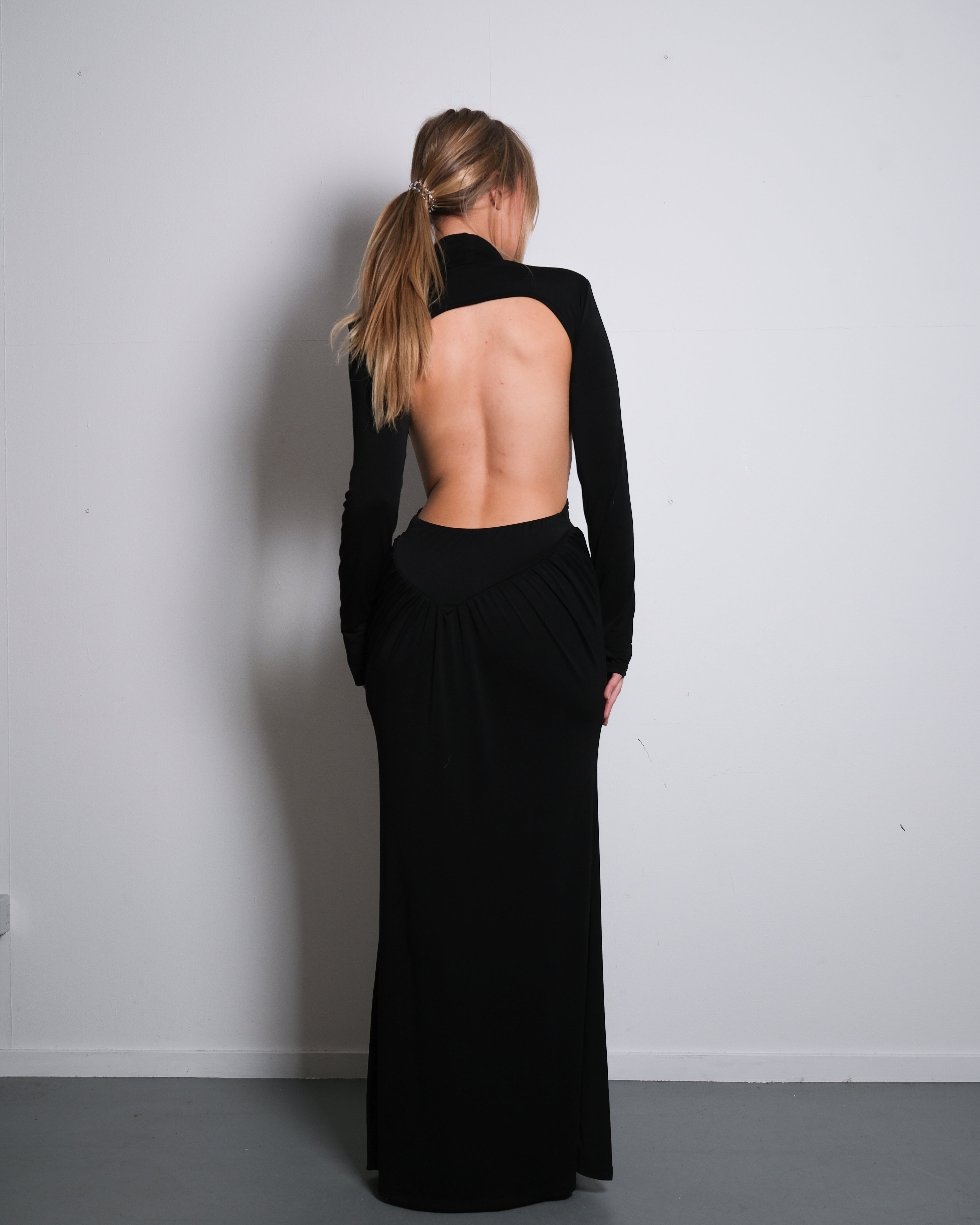 STRETCHY SIDE CUTOUT OPEN BACK DETAIL DRESS BLACK