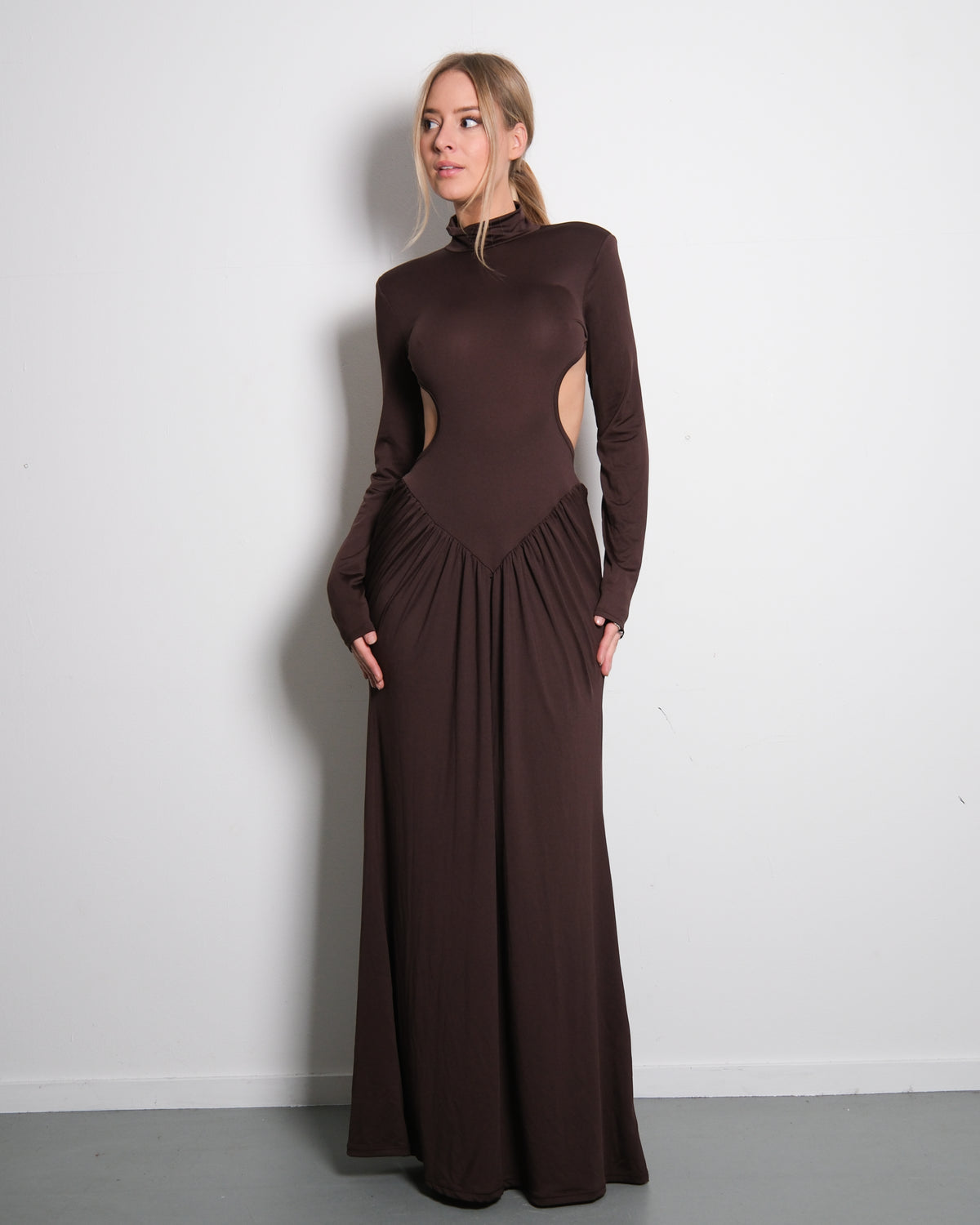 Stretchy Side Cutout Open Back Detail Dress Brown – SEISHIKI STUDIO