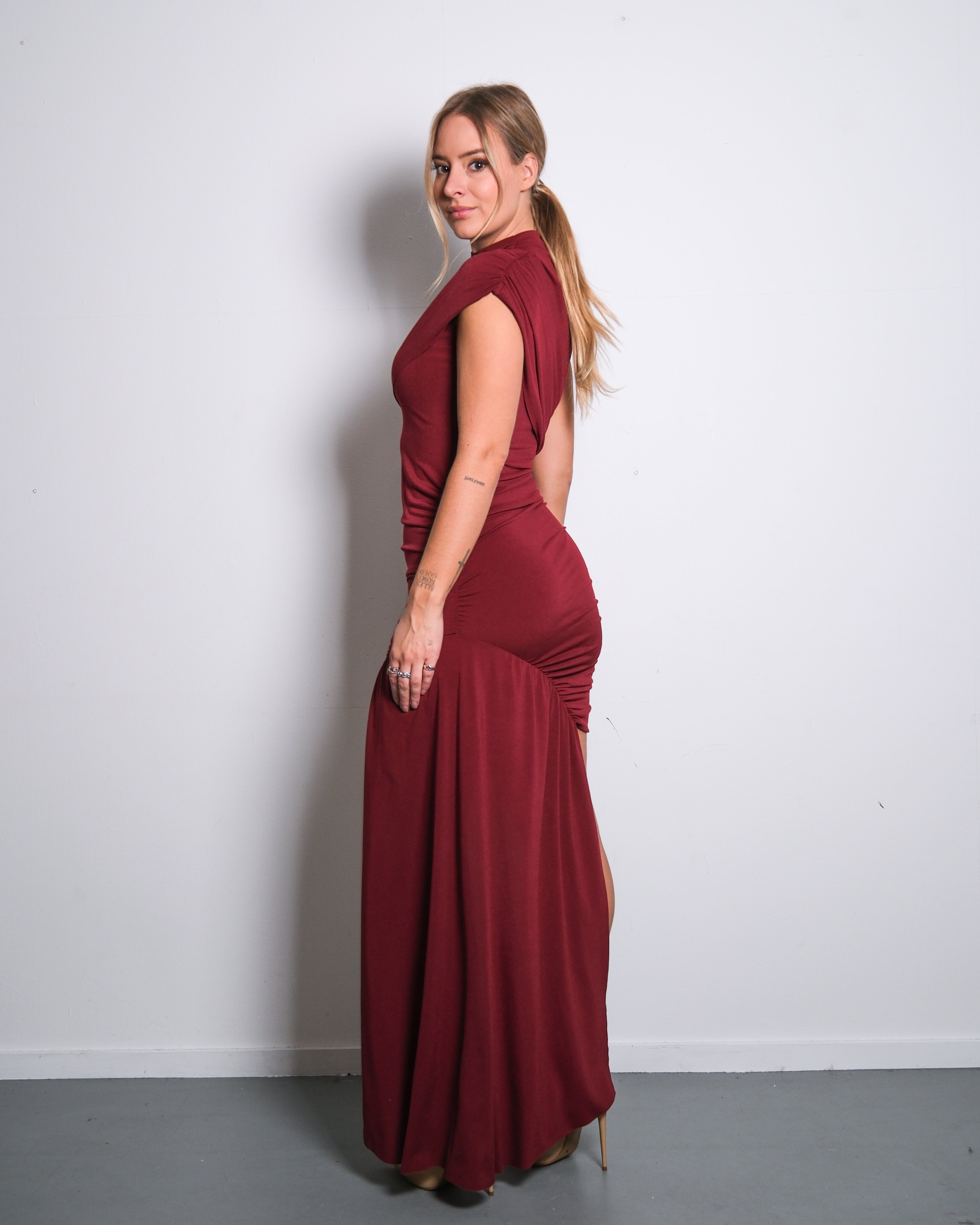 HIGH NECK RUCHED DRAPED DRESS BURGUNDY