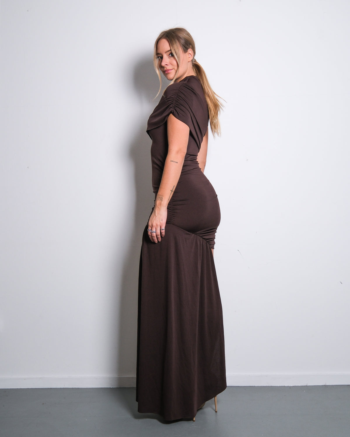 SUPER STRETCHY HIGH NECK RUCHED DRAPED DRESS BROWN | SEISHIKI STUDIO