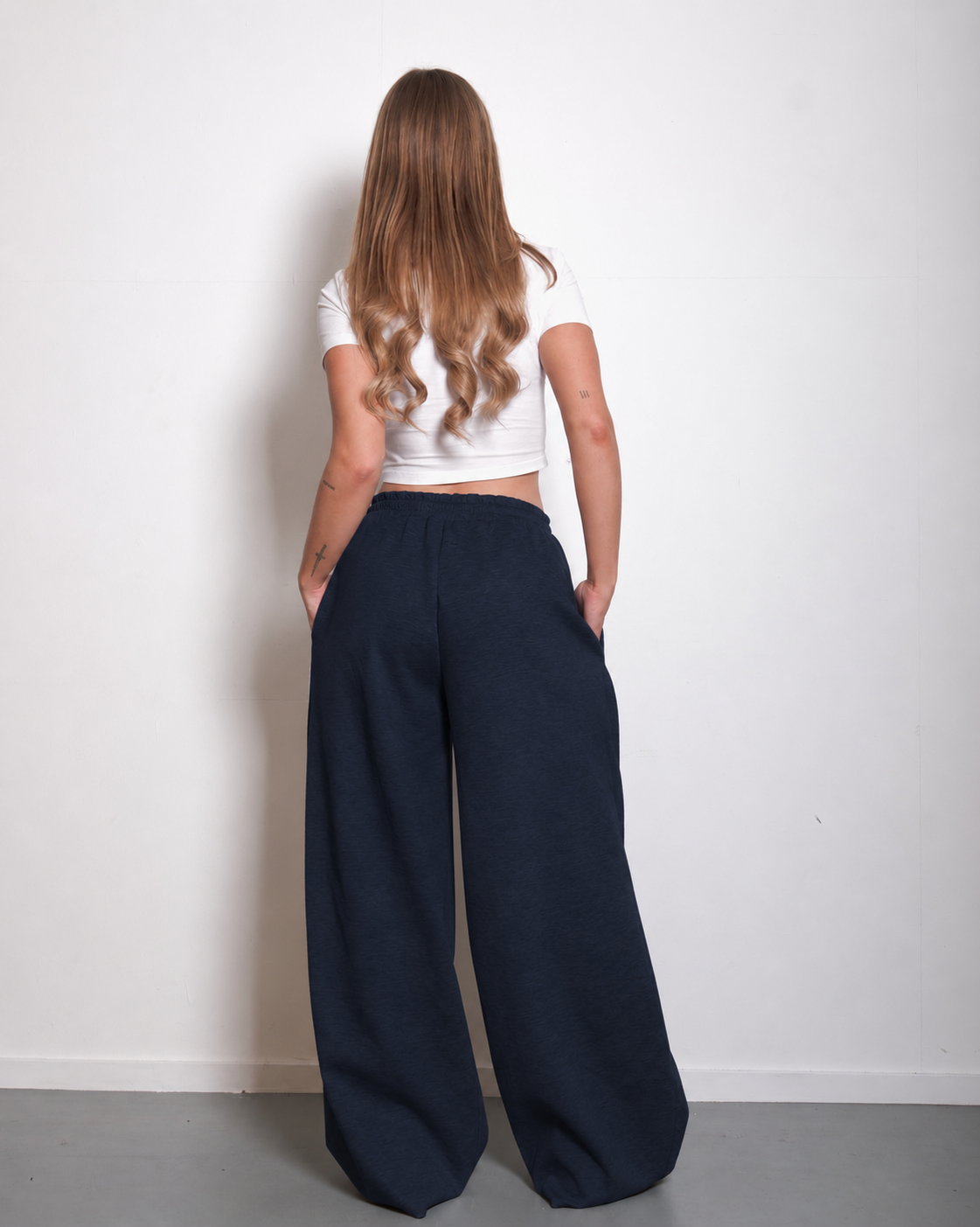 ULTRA STRETCH SEISHIKI STUDIO Relaxed Barrel Sweatpants NAVY | SEISHIKI STUDIO