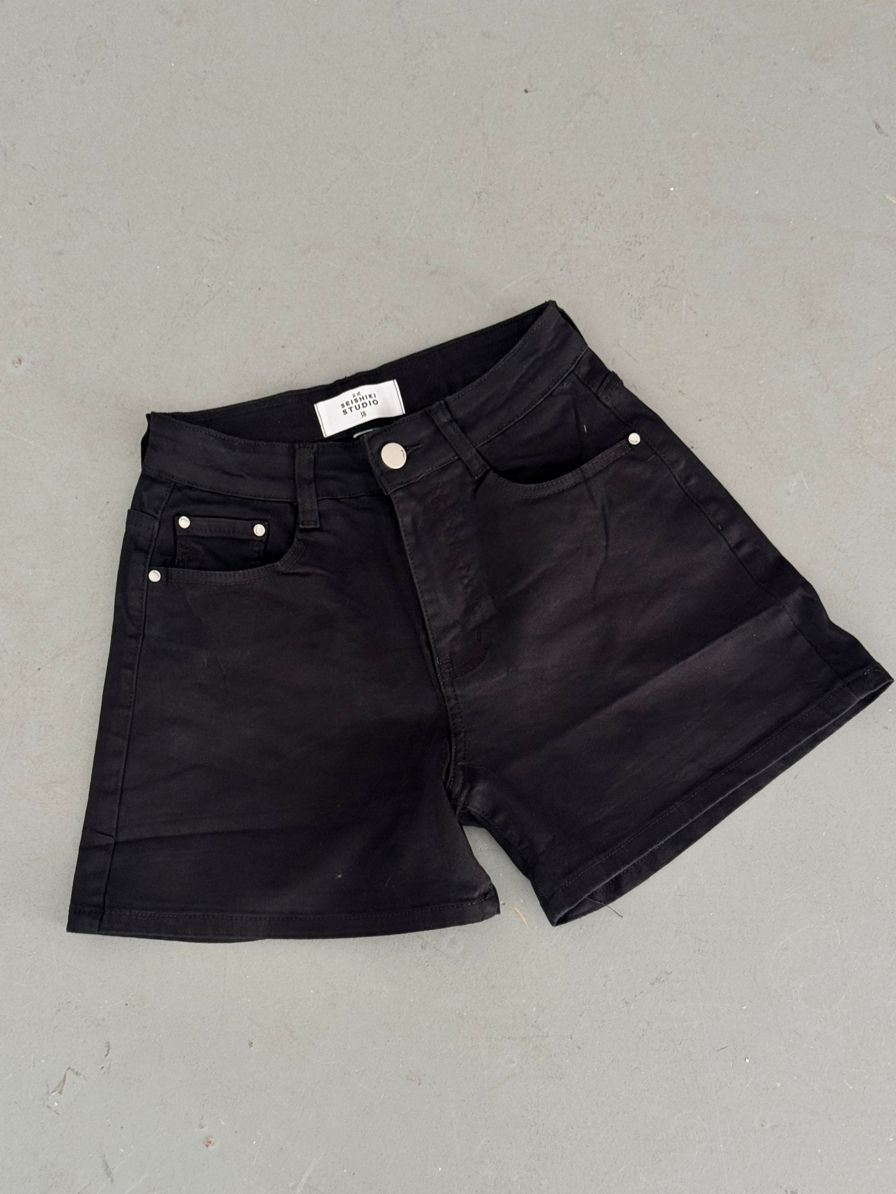 MAMI Shorts BLACK