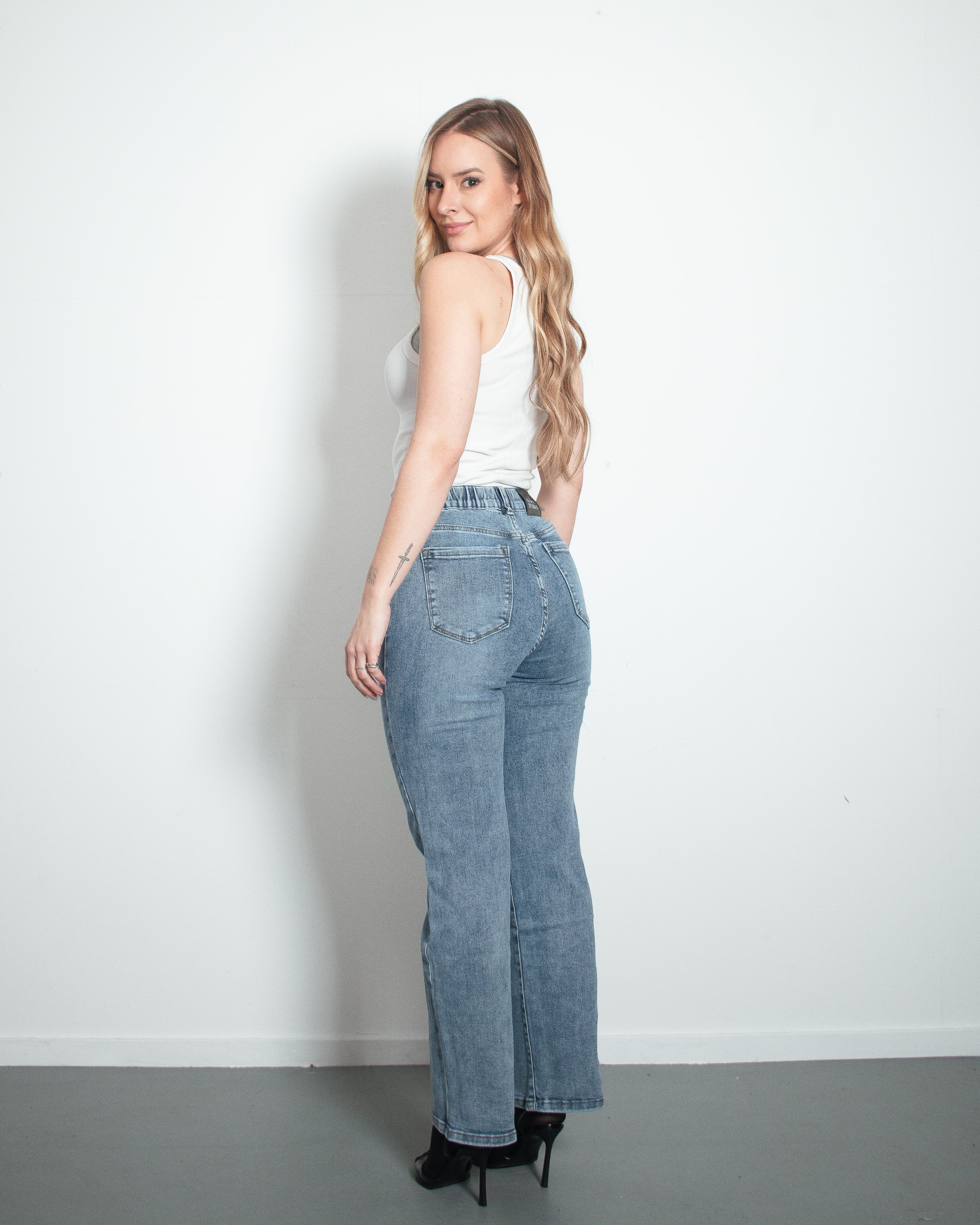 HIKARI Stretchy Back Straight Leg Jeans