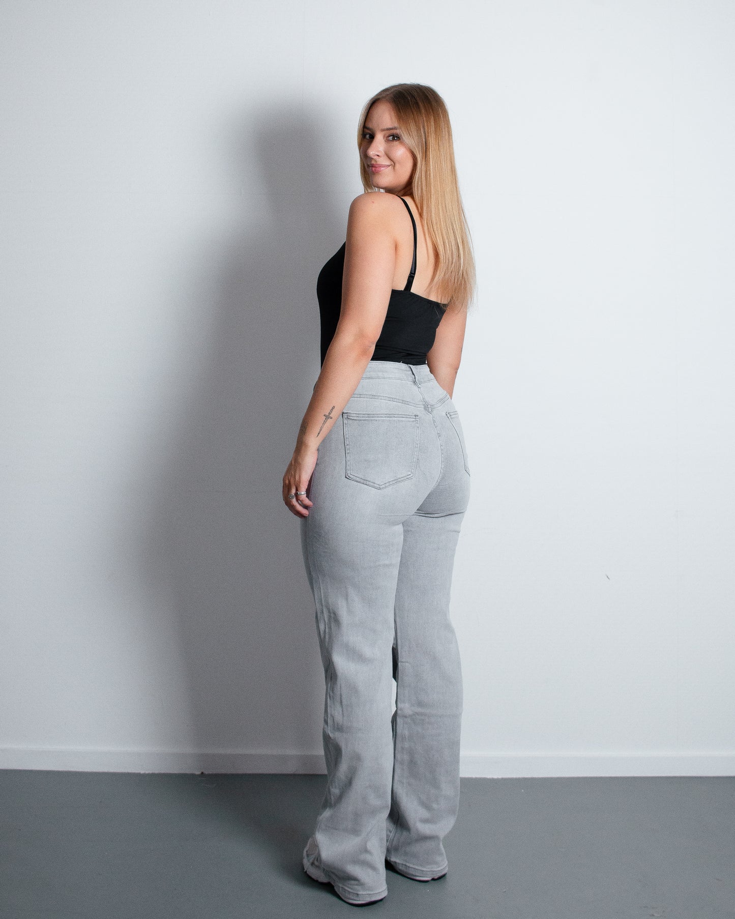 AKARI Wide Leg Jeans