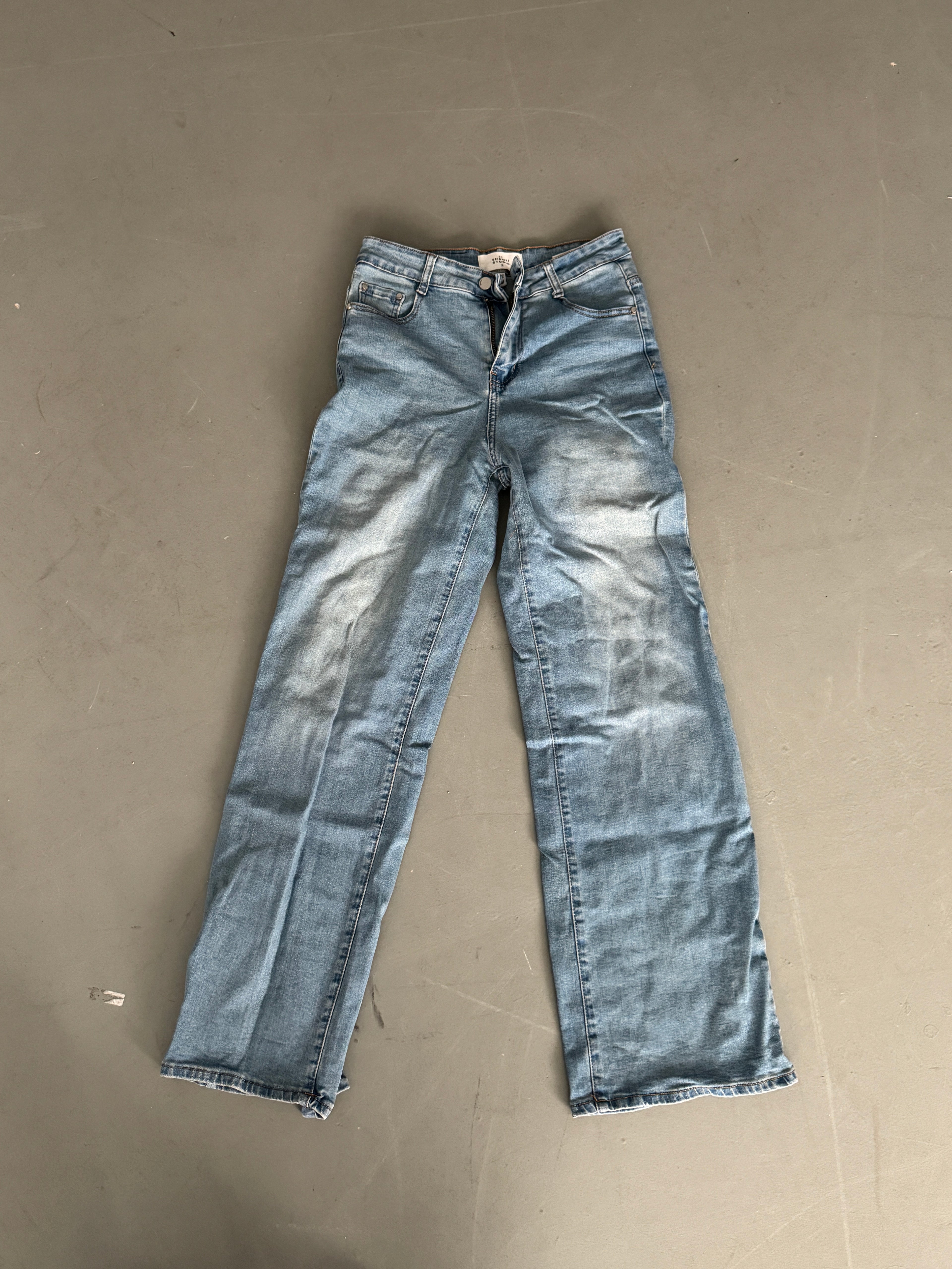 SAMPLE 042 - SIZE 38