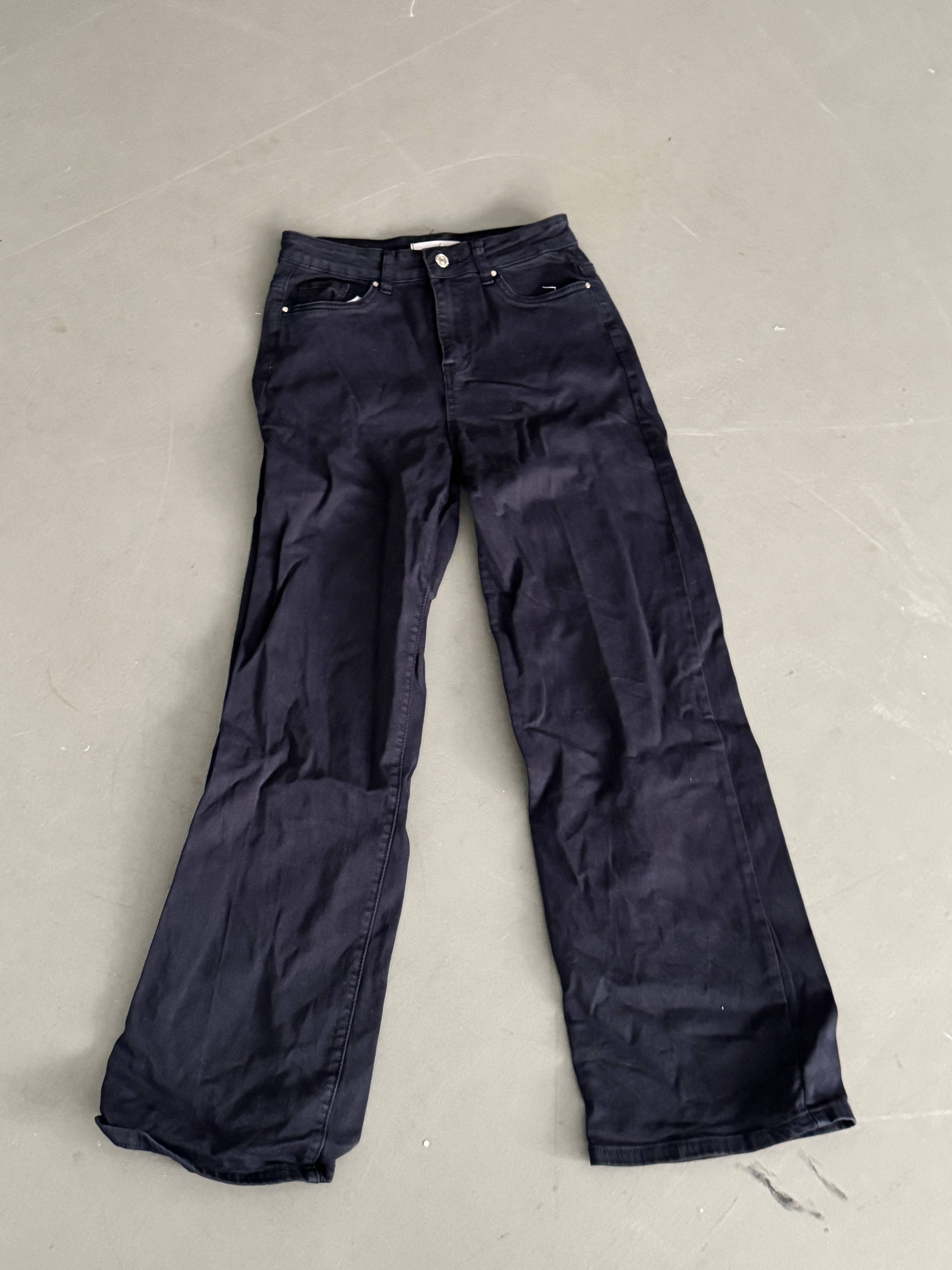 SAMPLE 072 - SIZE 38