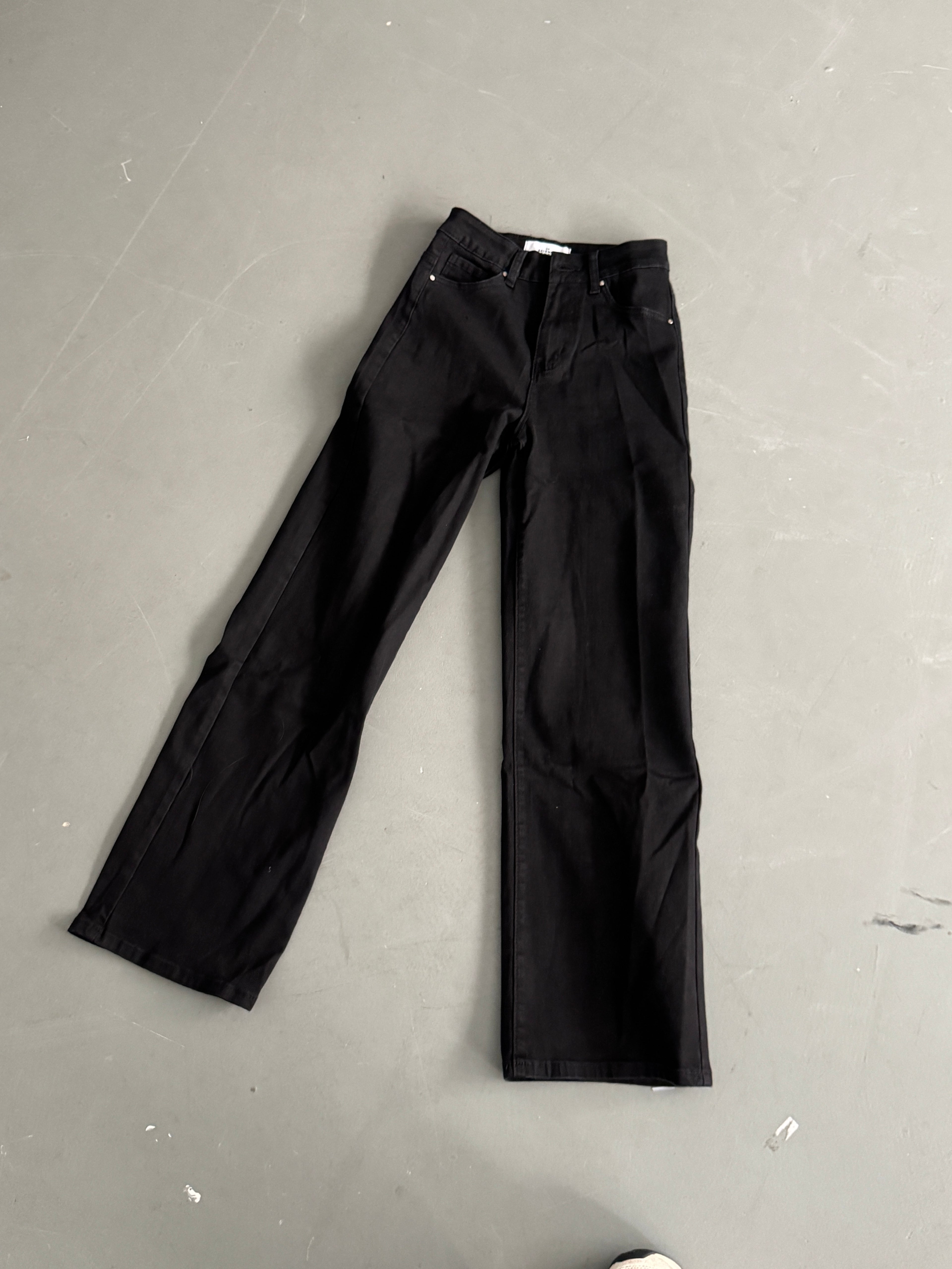 SAMPLE 075 - SIZE 36