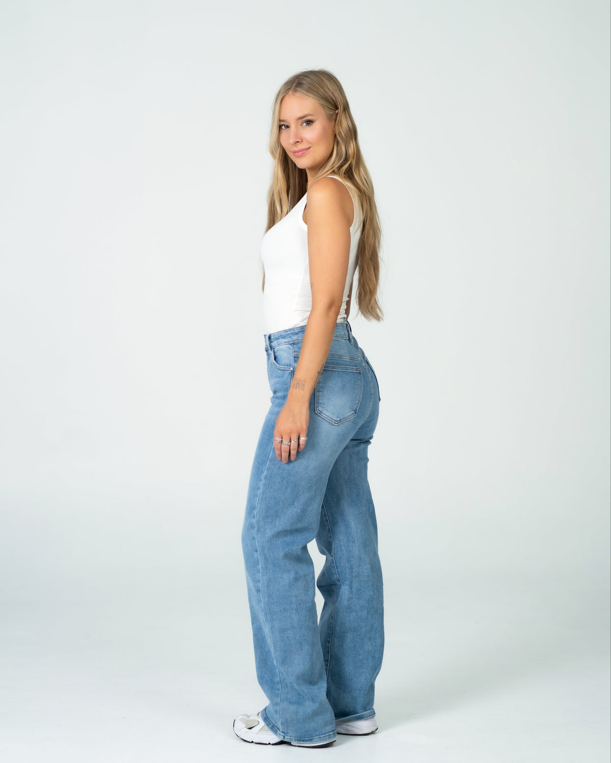 Super Stretchy Bootcut Jeans Light Wash, curvy fit, 79 cm inseam – SEISHIKI STUDIO
