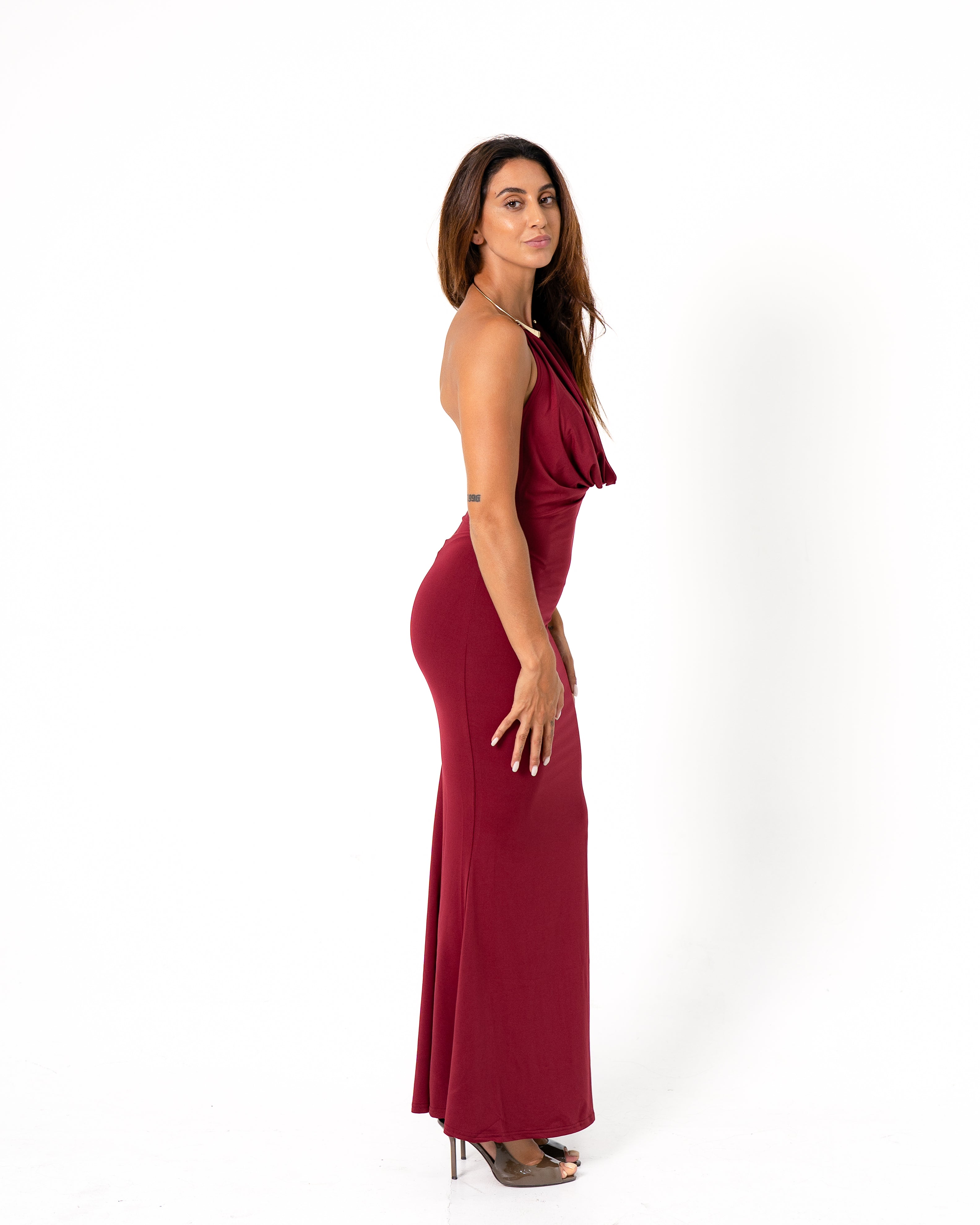 GOLD NECK DETAIL LONG DRESS BURGUNDY